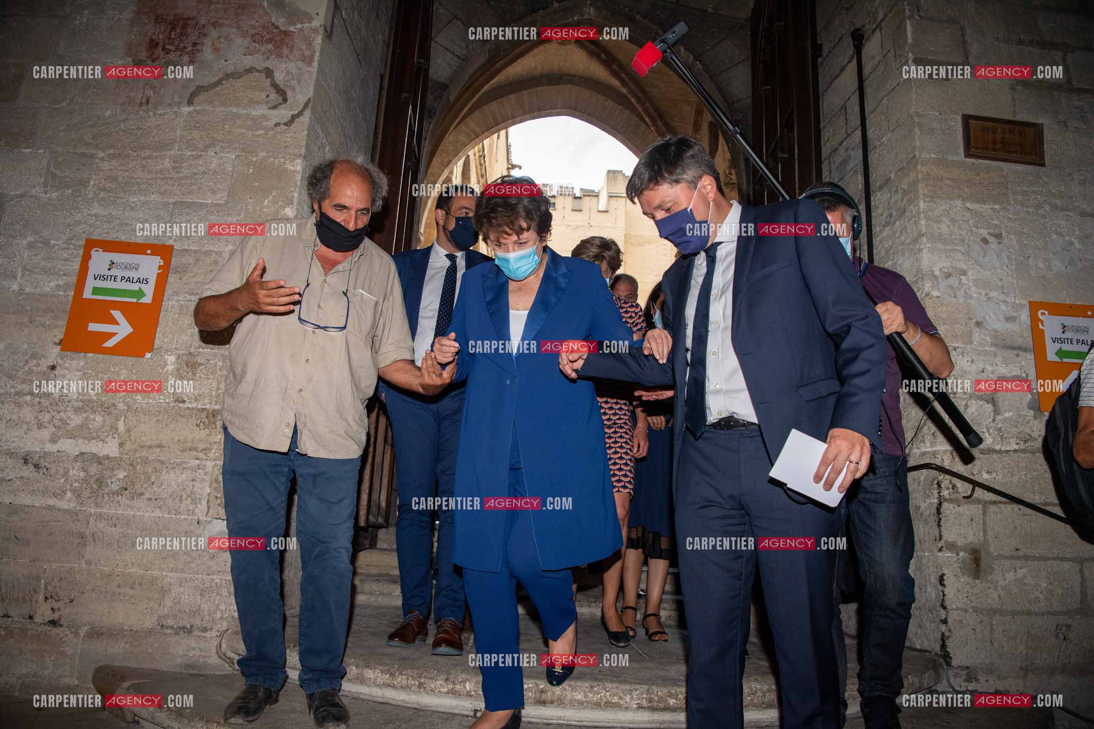 Roselyne Bachelot-Narquin, ministre de la Culture en déplacement a Avignon pour une Visite du Palais des Papes et échanges avec les artistes et les directrices et directeurs des théâtres suivi d'un spectacle vivant de clôture du festival Le souffle d’Avignon.
