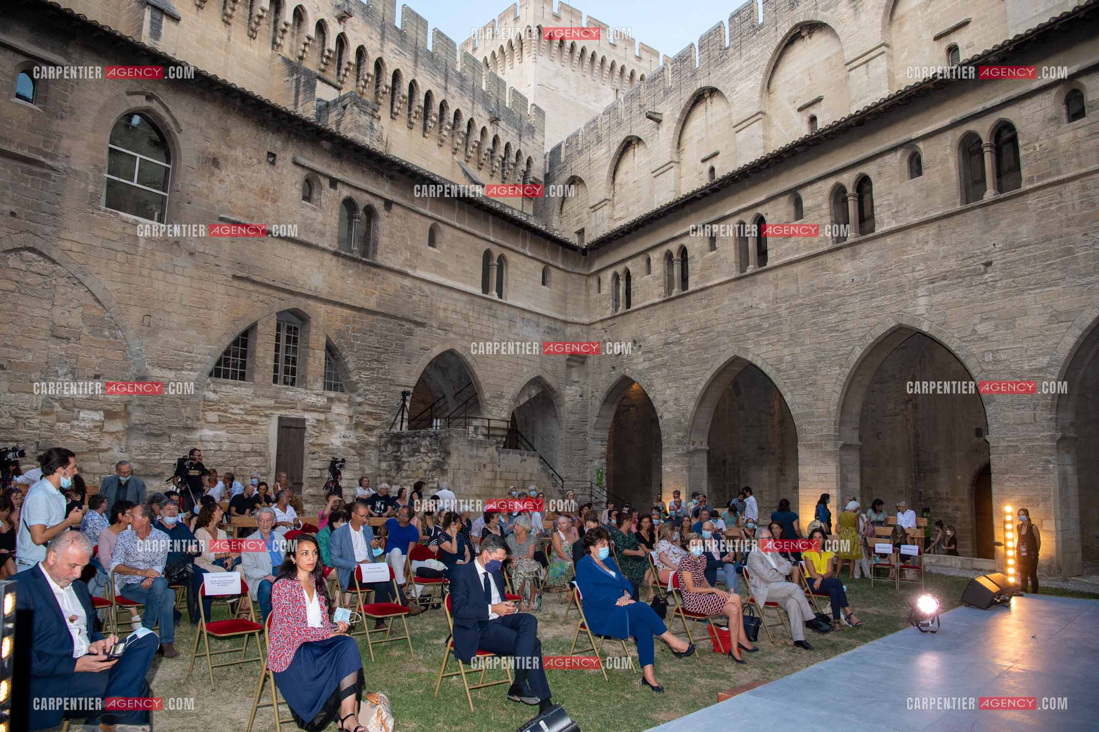 Roselyne Bachelot-Narquin, ministre de la Culture en déplacement a Avignon pour une Visite du Palais des Papes et échanges avec les artistes et les directrices et directeurs des théâtres suivi d'un spectacle vivant de clôture du festival Le souffle d’Avignon.