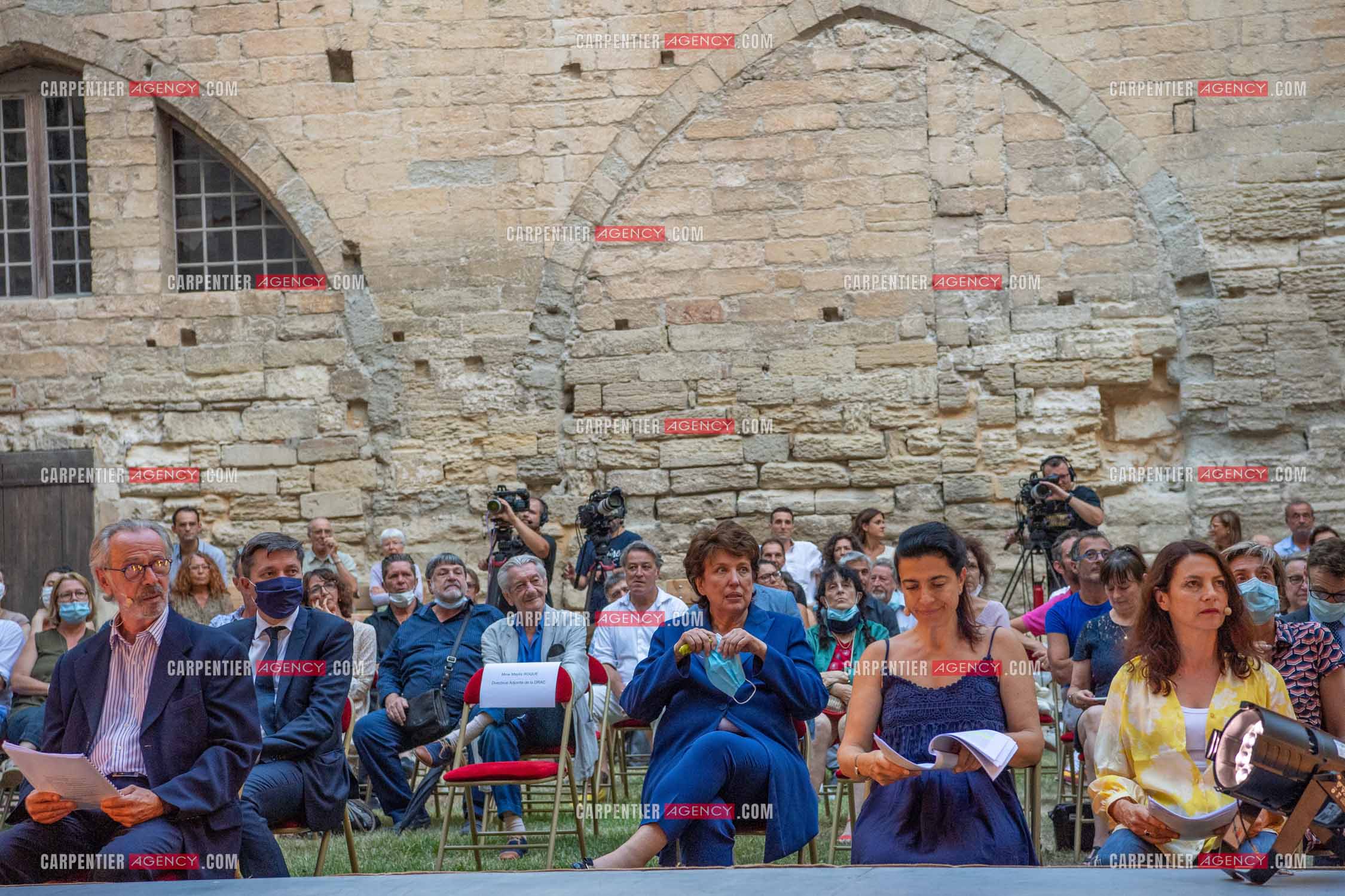 Roselyne Bachelot-Narquin, ministre de la Culture en déplacement a Avignon pour une Visite du Palais des Papes et échanges avec les artistes et les directrices et directeurs des théâtres suivi d'un spectacle vivant de clôture du festival Le souffle d’Avignon.