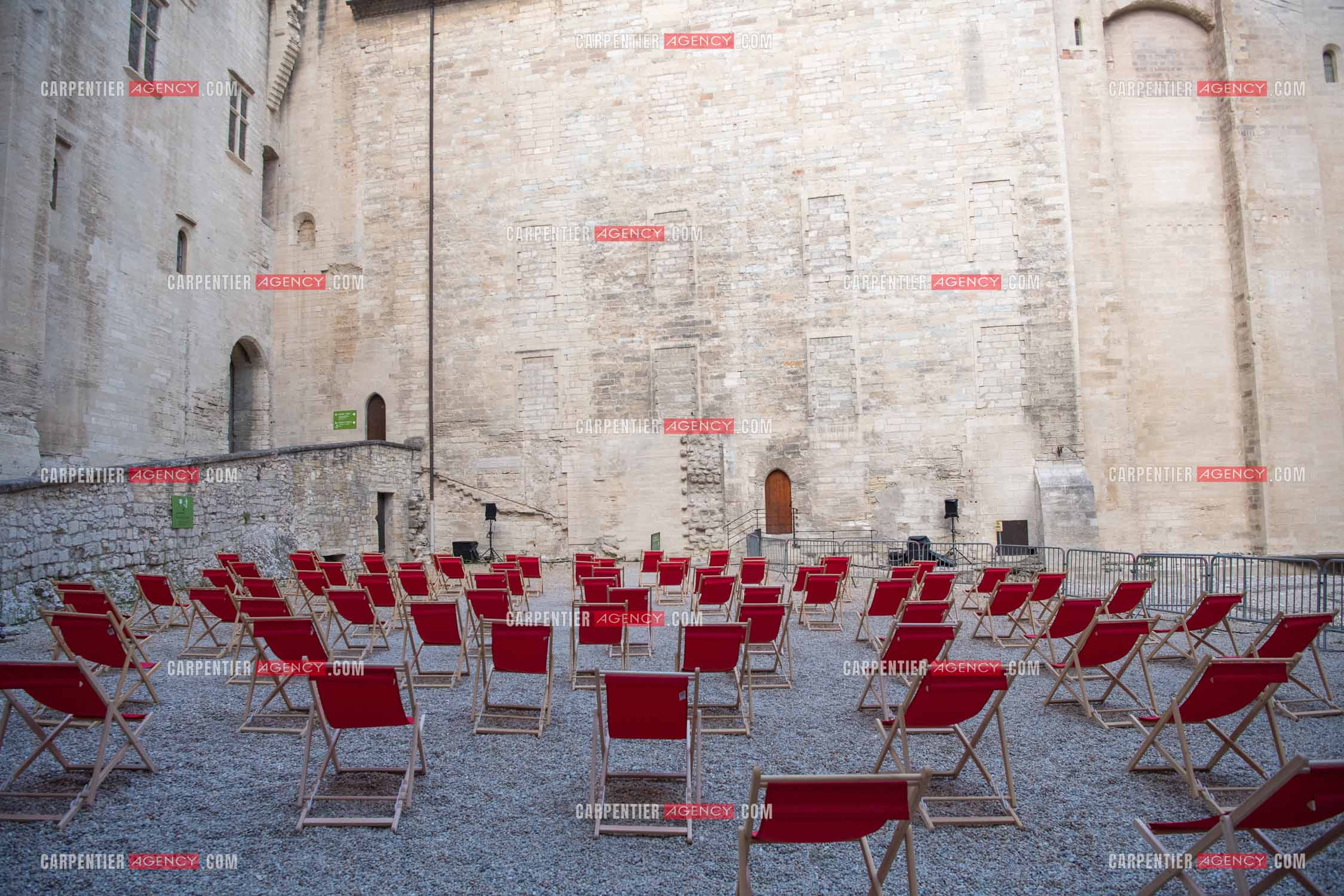 Roselyne Bachelot-Narquin, ministre de la Culture en déplacement a Avignon pour une Visite du Palais des Papes et échanges avec les artistes et les directrices et directeurs des théâtres suivi d'un spectacle vivant de clôture du festival Le souffle d’Avignon.