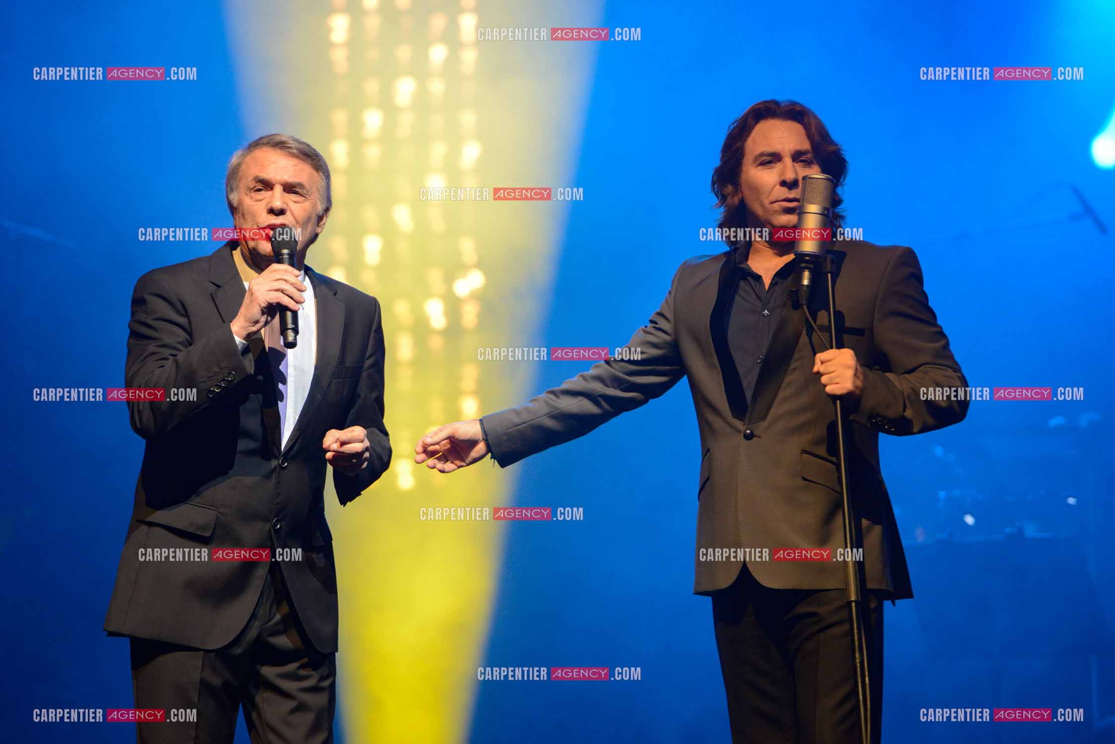 Le chanteur Salvatore Adamo venu rejoindre son ami Roberto Alagna pour un duo lors de son concert à Lille.           ( Exclusif )