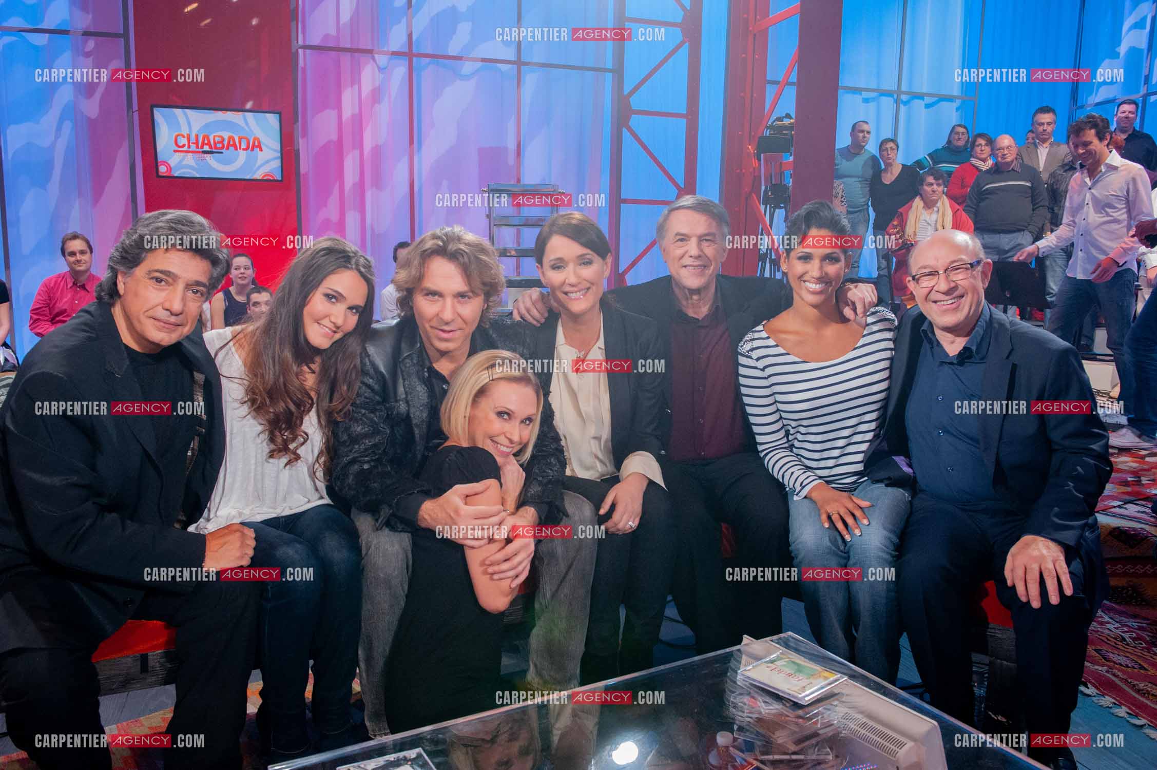Les trois chanteurs italiens-Belge Roberto Alagna, Frédéric François et Salvatore Adamo  réunis dans l'émission “ CHABADA “.  Photo du final de l'émission avec Frédéric François, Joyce Jonathan, Roberto Alagna, Nathalie Lermitte, Daniéla Lumbroso, Salvatore Adamo et Jacques Pessis.       ( Exclusif )