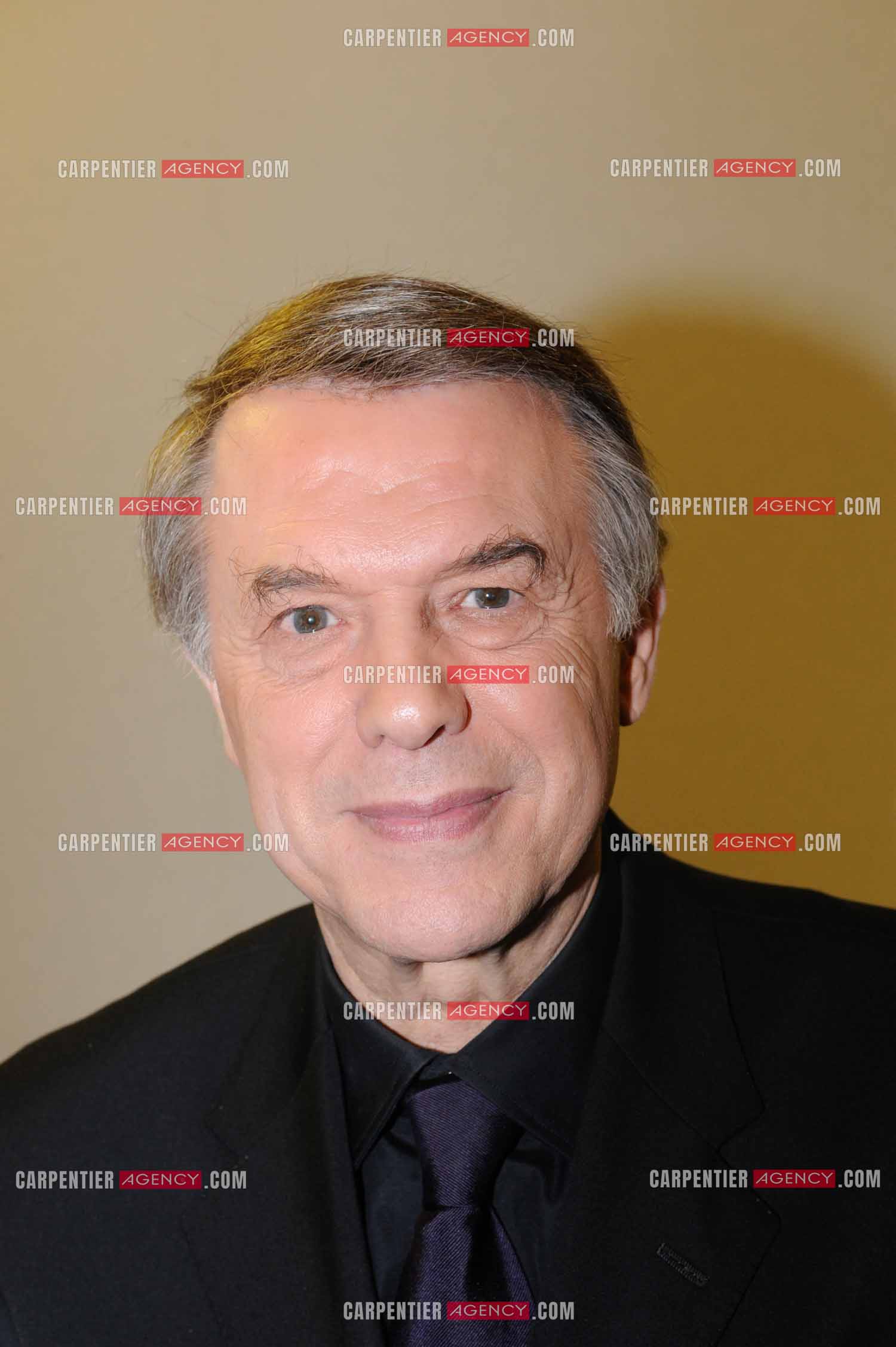 Portrait du chanteur Salvatore Adamo aux Victoires de la Musique 2009.    ( Exclusif )