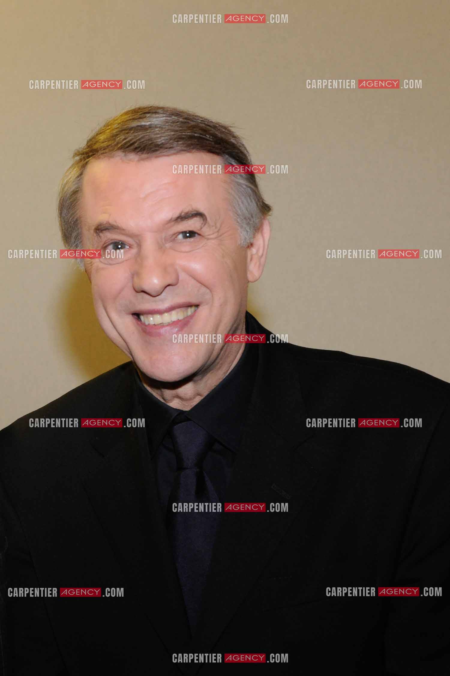 Portrait du chanteur Salvatore Adamo aux Victoires de la Musique 2009.    ( Exclusif )