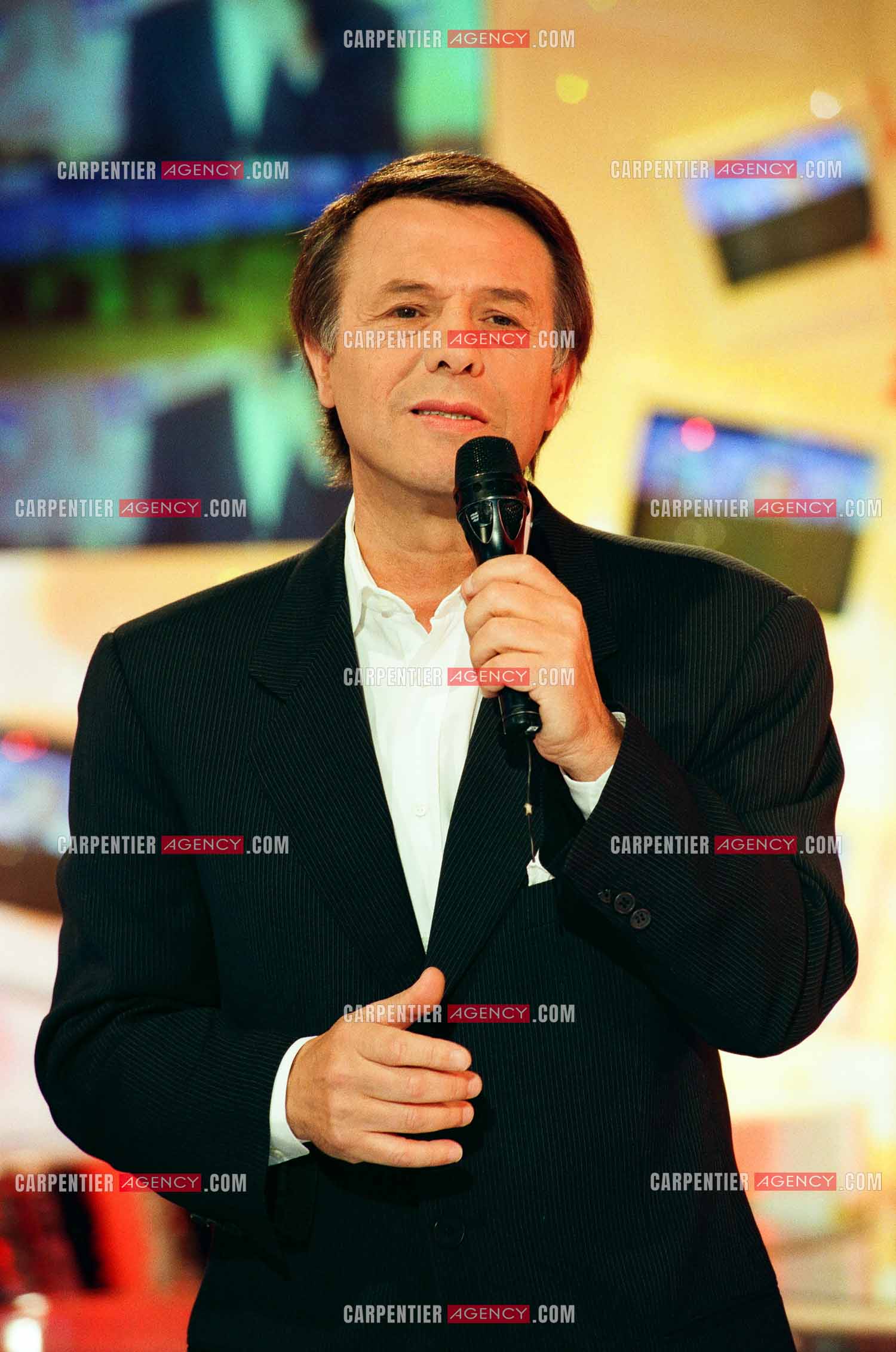 Le chanteur Salvatore Adamo invité de l'émission “ La chance aux chansons “.     ( Exclusif )