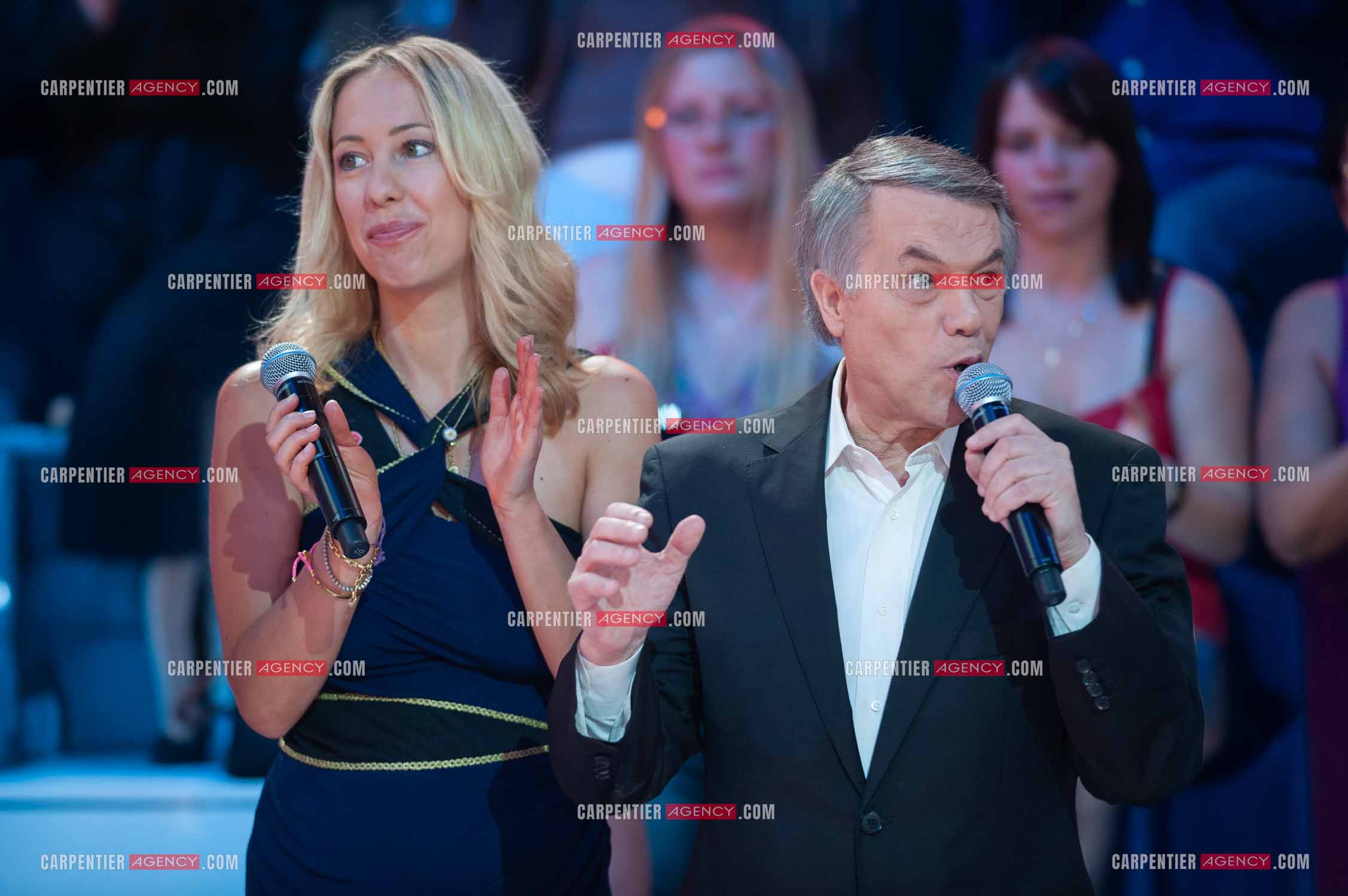 Le chanteur Salvatore Adamo en présense de sa fille Amélie lors du Télé Vie à Bruxelles en 2011.