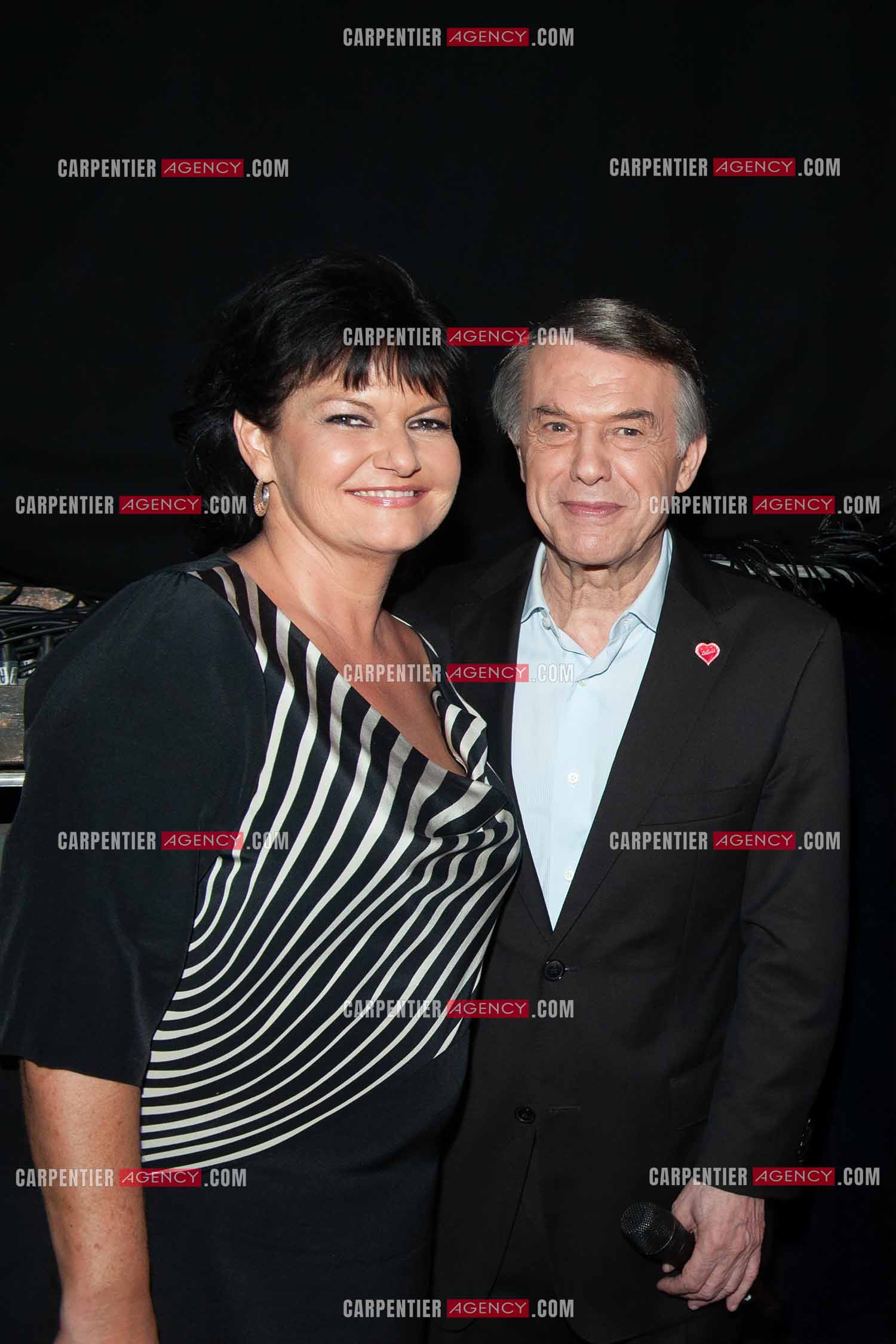 Le chanteur Salvatore Adamo et son amie la chanteuse Maurane lors du Télé Vie à Bruxelles en 2011.  ( Exclusif )