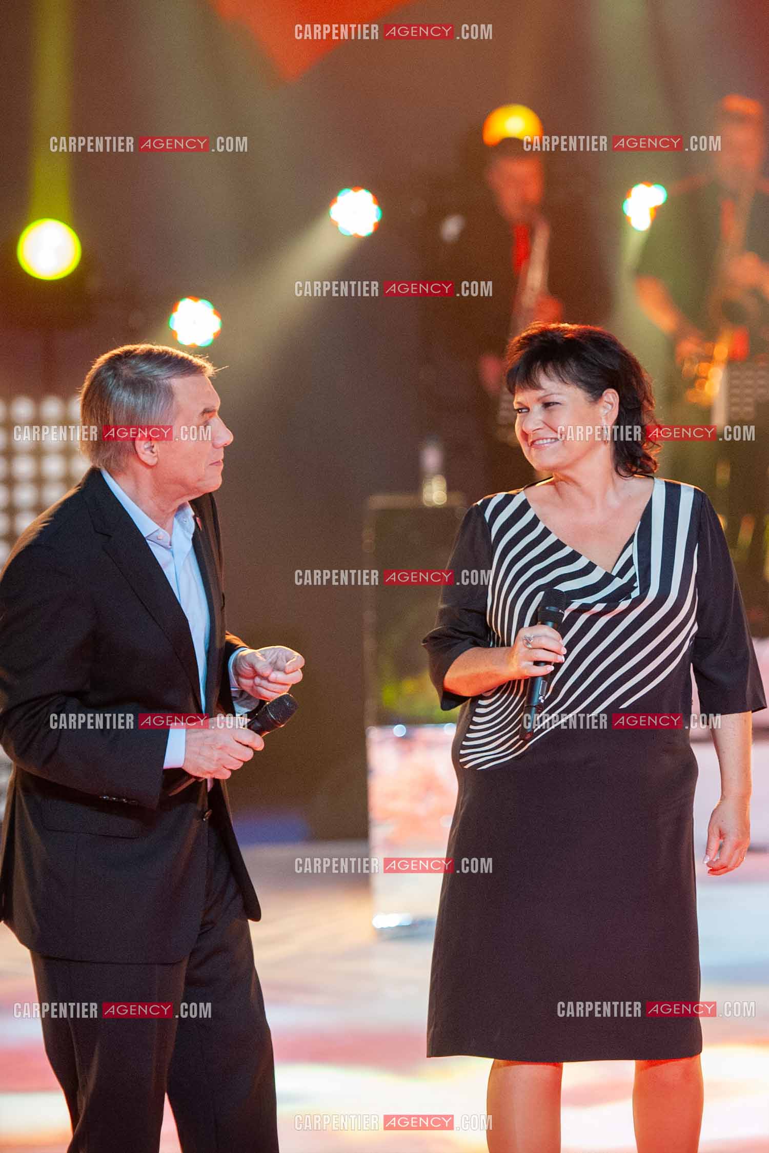 Le chanteur Salvatore Adamo et son amie la chanteuse Maurane lors du Télé Vie à Bruxelles en 2011.