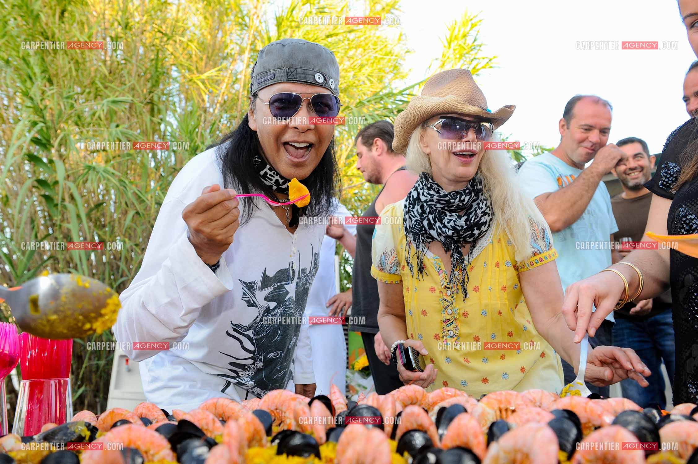 Le chanteur Shake et sa femme Milena chez leurs amis forains à Palavas.      ( Exclusif )