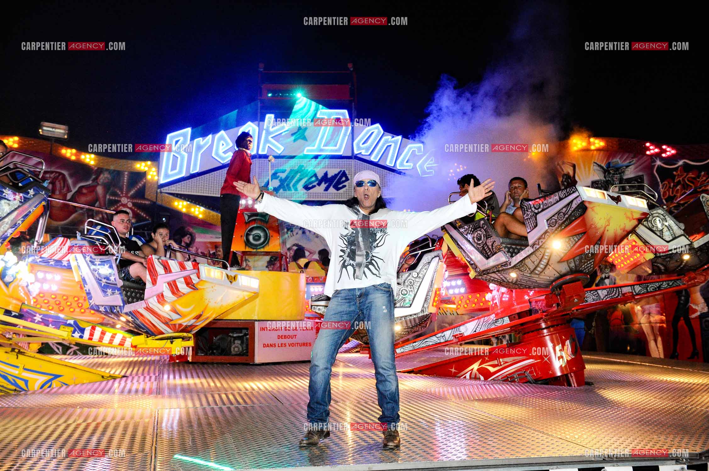 Le chanteur Shake et sa femme Milena chez leurs amis forains à Palavas.      ( Exclusif )