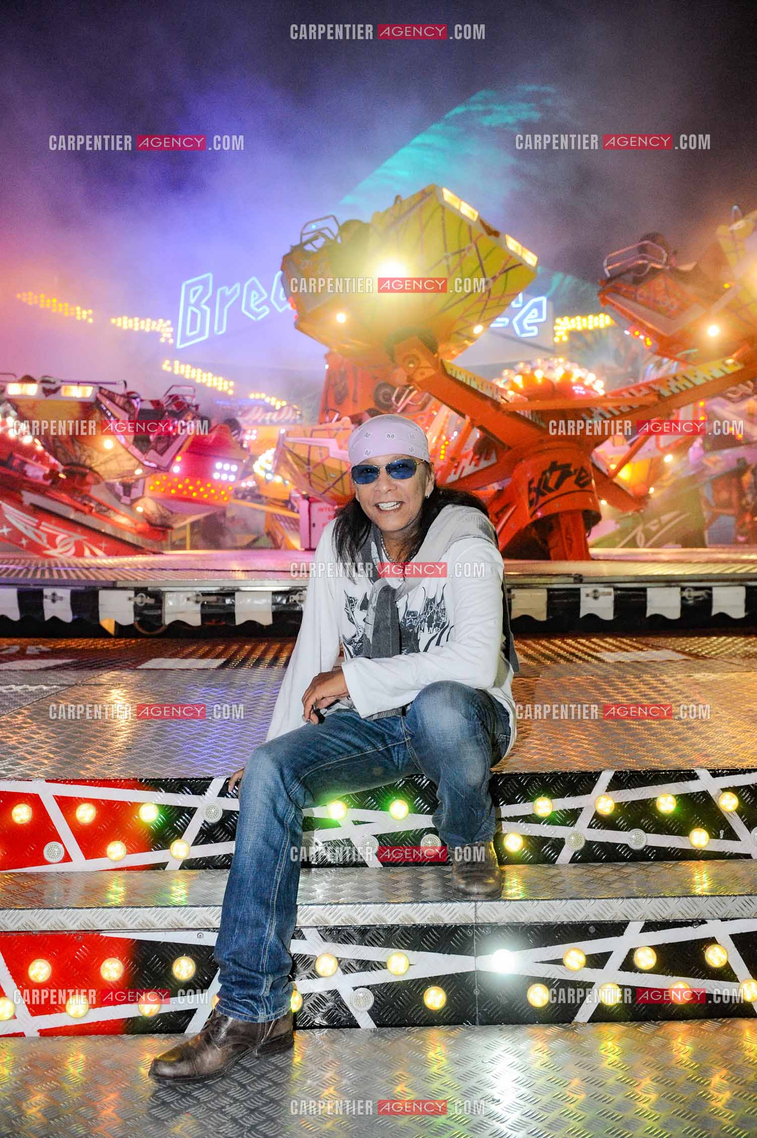 Le chanteur Shake et sa femme Milena chez leurs amis forains à Palavas.      ( Exclusif )