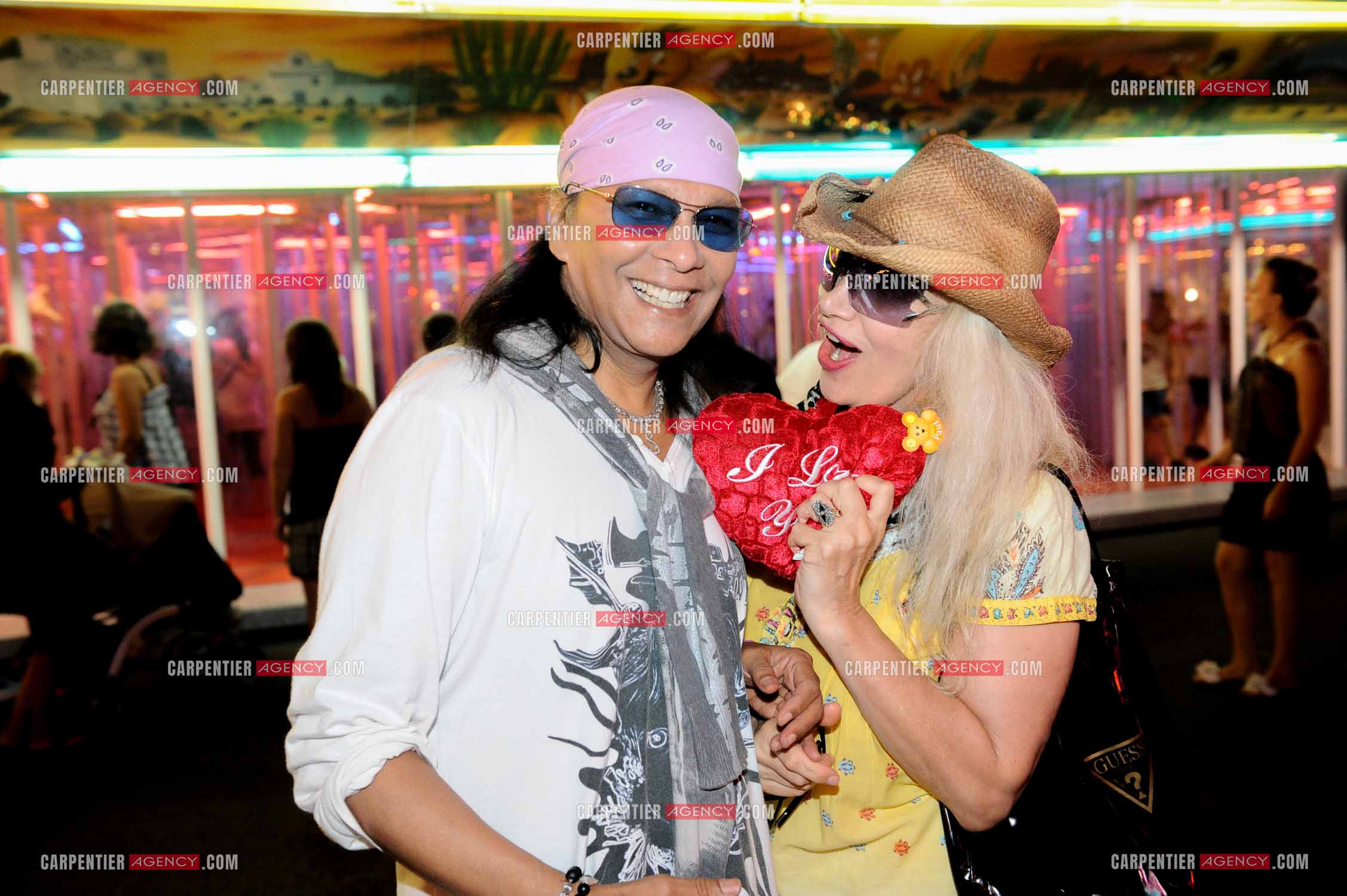 Le chanteur Shake et sa femme Milena chez leurs amis forains à Palavas.      ( Exclusif )