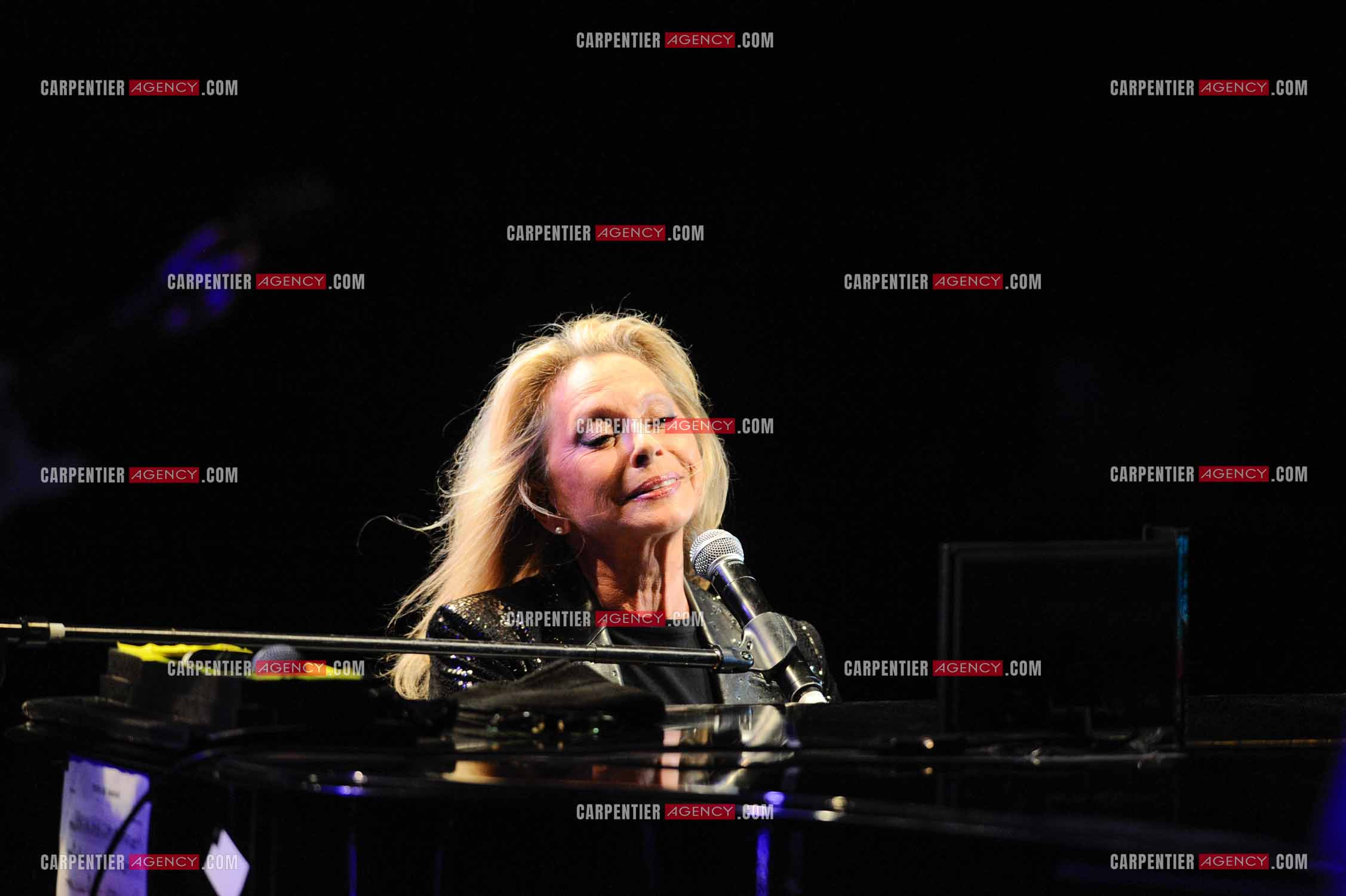 La chanteuse Véronique Sanson en concert a Alès.