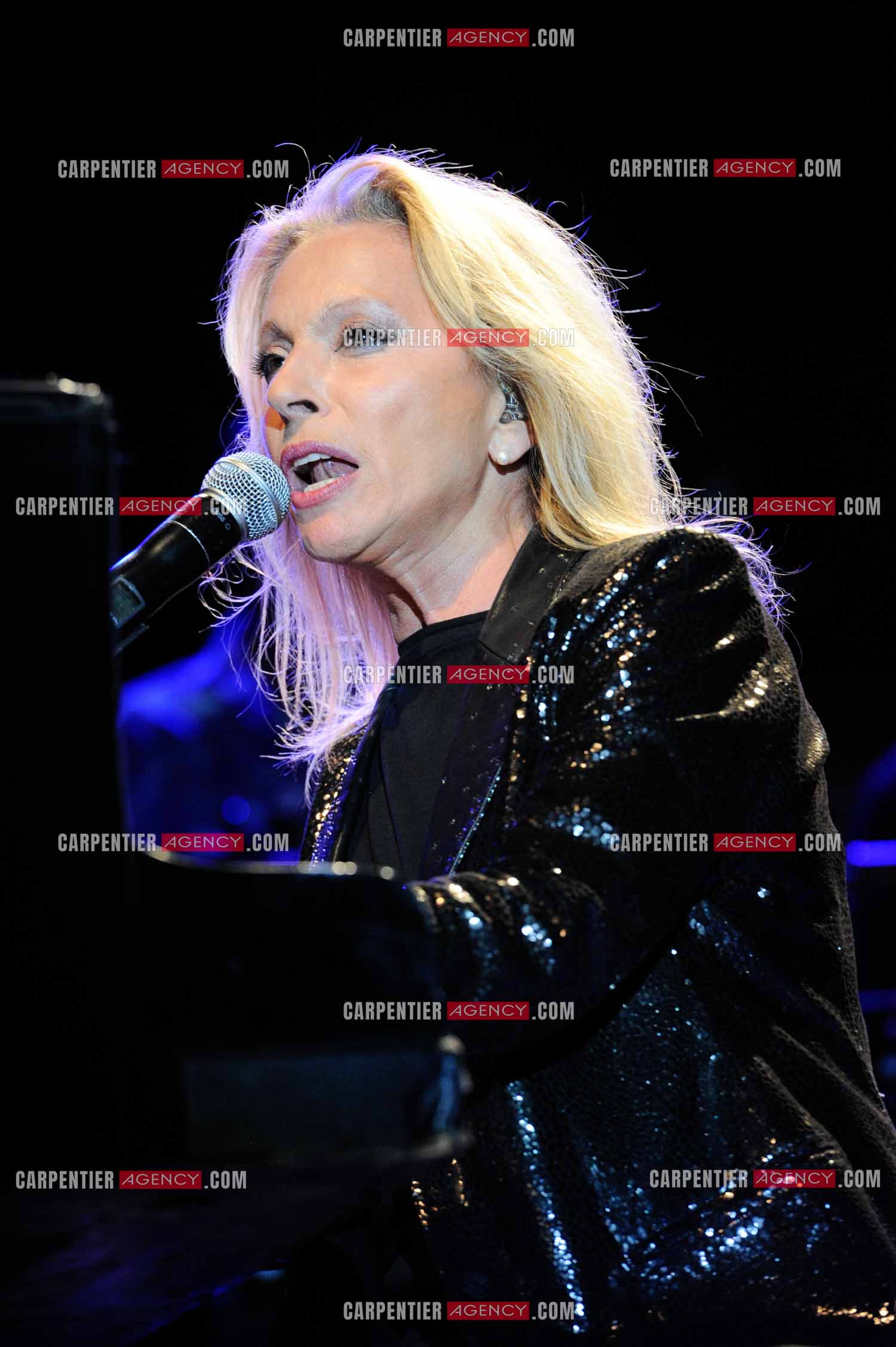 La chanteuse Véronique Sanson en concert a Alès.