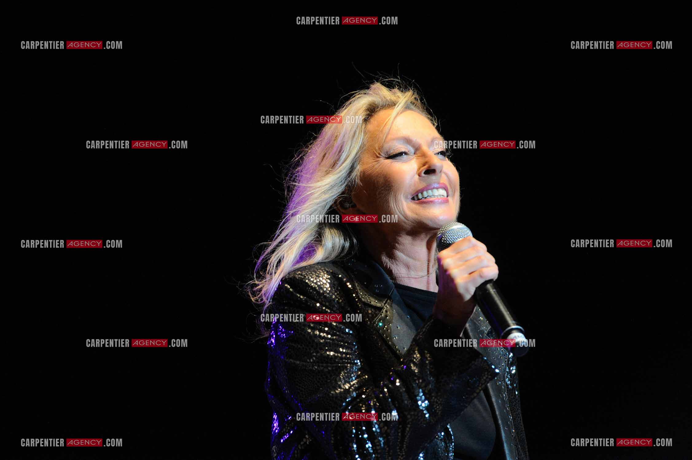 La chanteuse Véronique Sanson en concert a Alès.