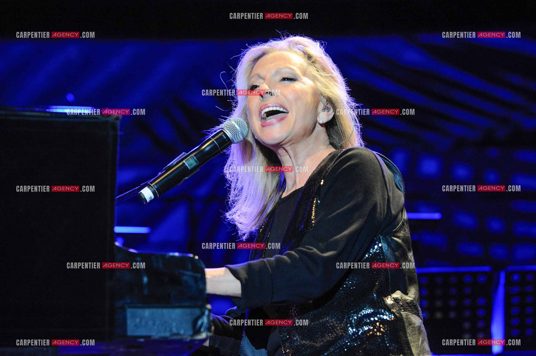 La chanteuse Véronique Sanson en concert a Alès.