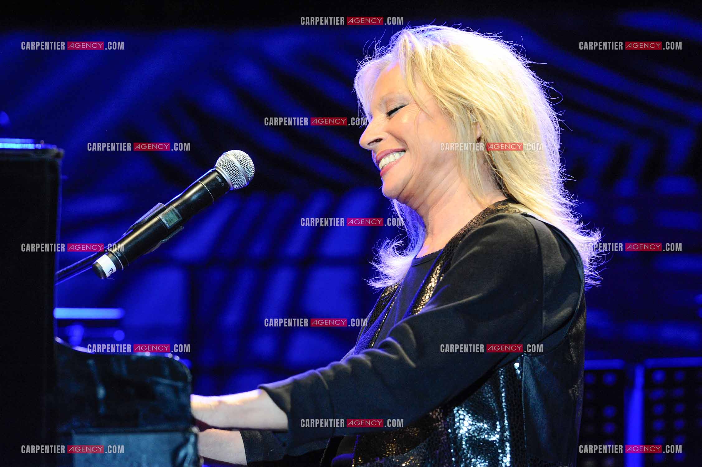 La chanteuse Véronique Sanson en concert a Alès.