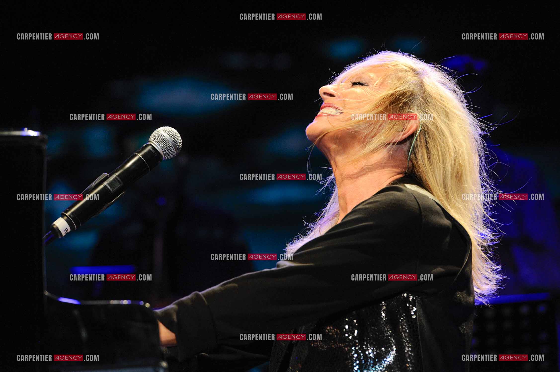 La chanteuse Véronique Sanson en concert a Alès.