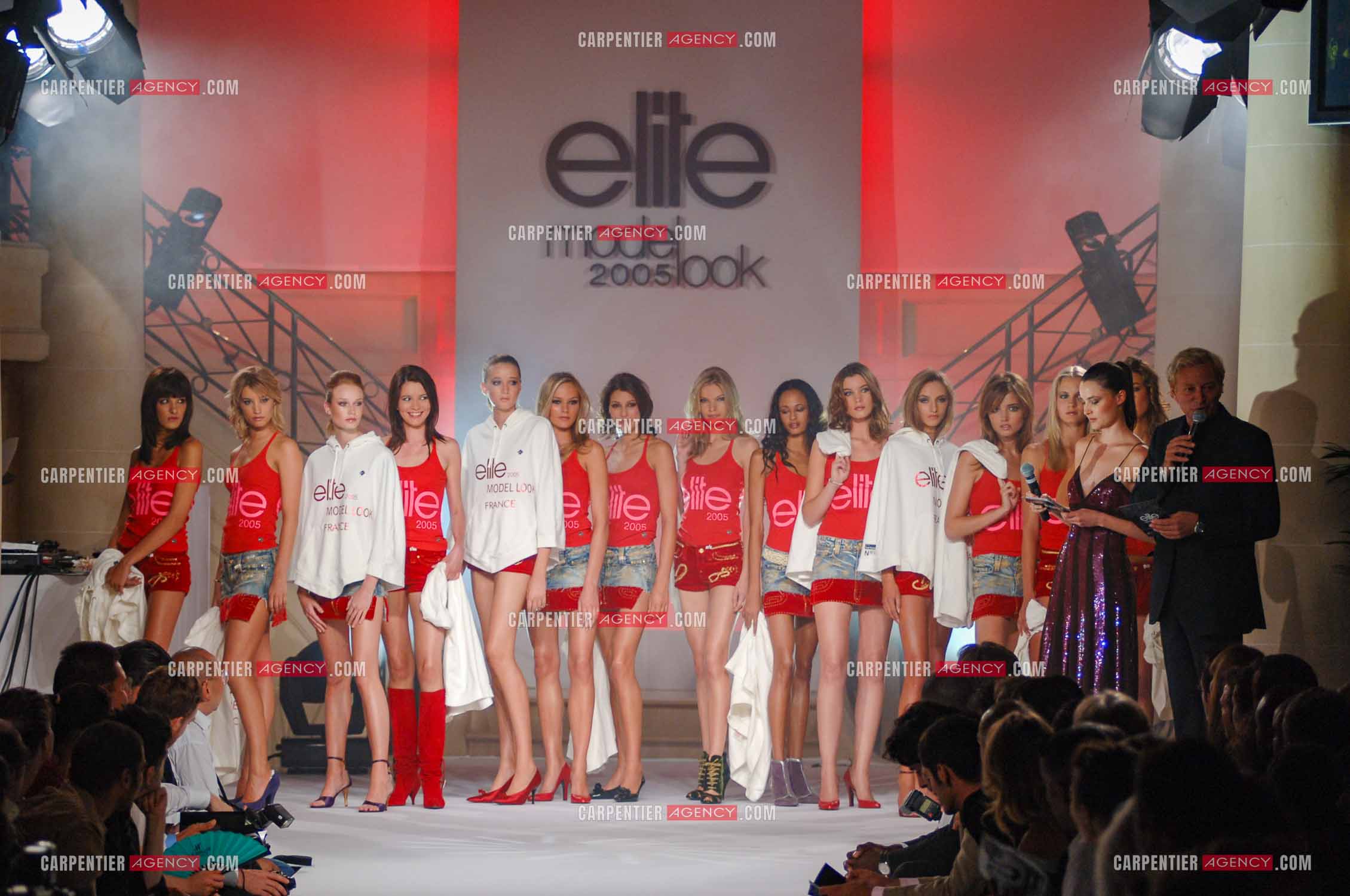 Laury Thilleman se présente comme mannequin chez Elite France pour le concours " ELITE MODEL LOOK 2005 “. Début du concours animé par Laurent Boyer.         ( Exclusif )