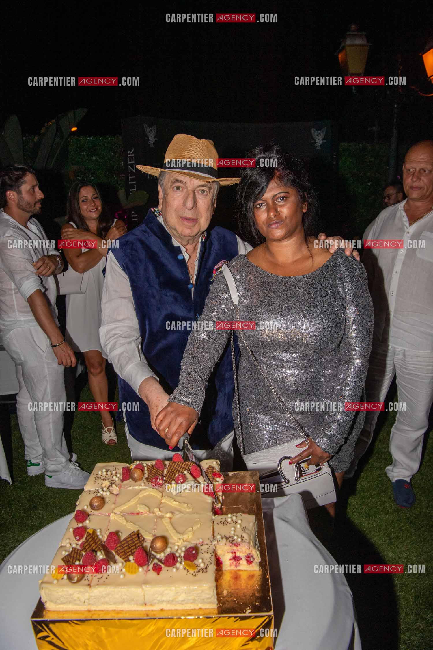 Paul-Loup Sulitzer fête ses 74 ans avec sa compagne  Supriya Answya Devi Rathoar au VIP de St Tropez entouré de tous ses proches. ( Exclusif )