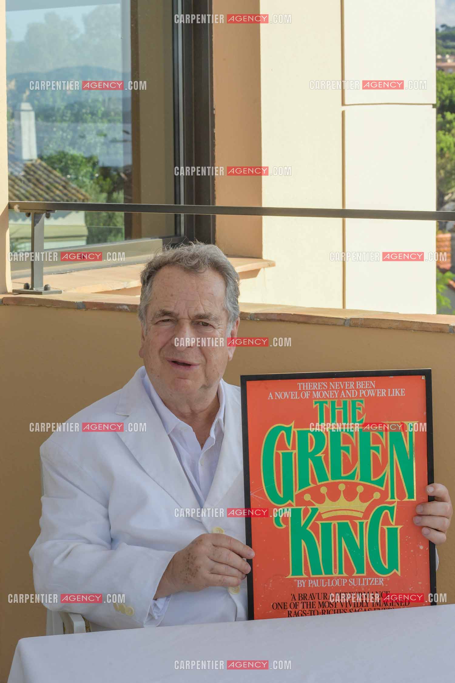 L'auteur Paul-Loup Sulitzer à l'hôtel de Paris de St Tropez présente ses livres lors d'une dédicace. ( Exclusif )