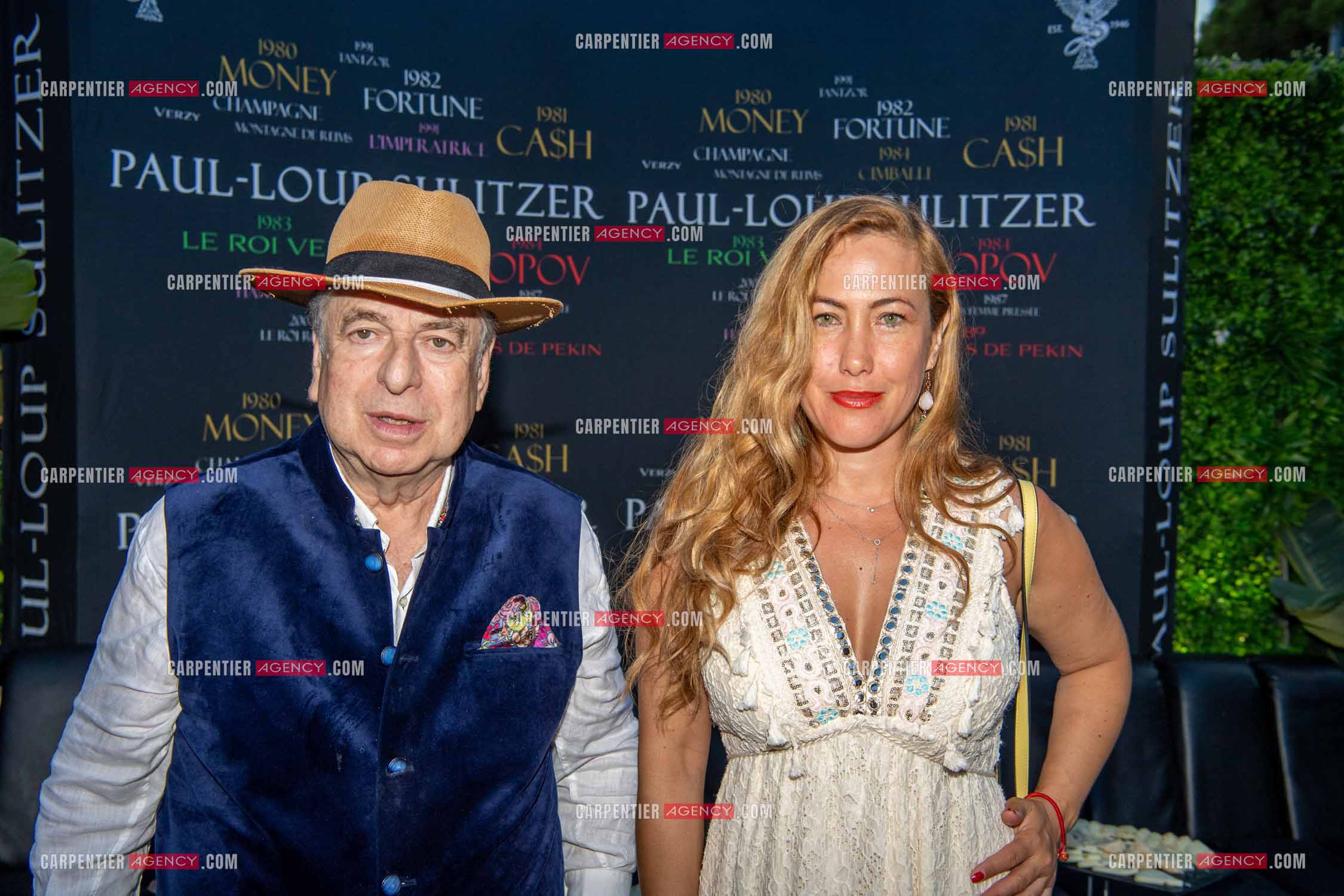 Paul-Loup Sulitzer fête ses 74 ans au VIP de St Tropez entouré de tous ses proches. Ici, avec l'actrice Myriam Charleins. ( Exclusif )