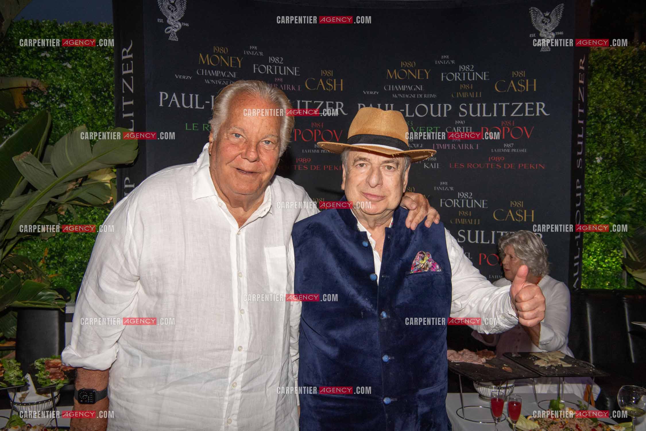 Paul-Loup Sulitzer fête ses 74 ans au VIP de St Tropez entouré de tous ses proches. Ici, avec son ami Massimo Gargia. ( Exclusif )
