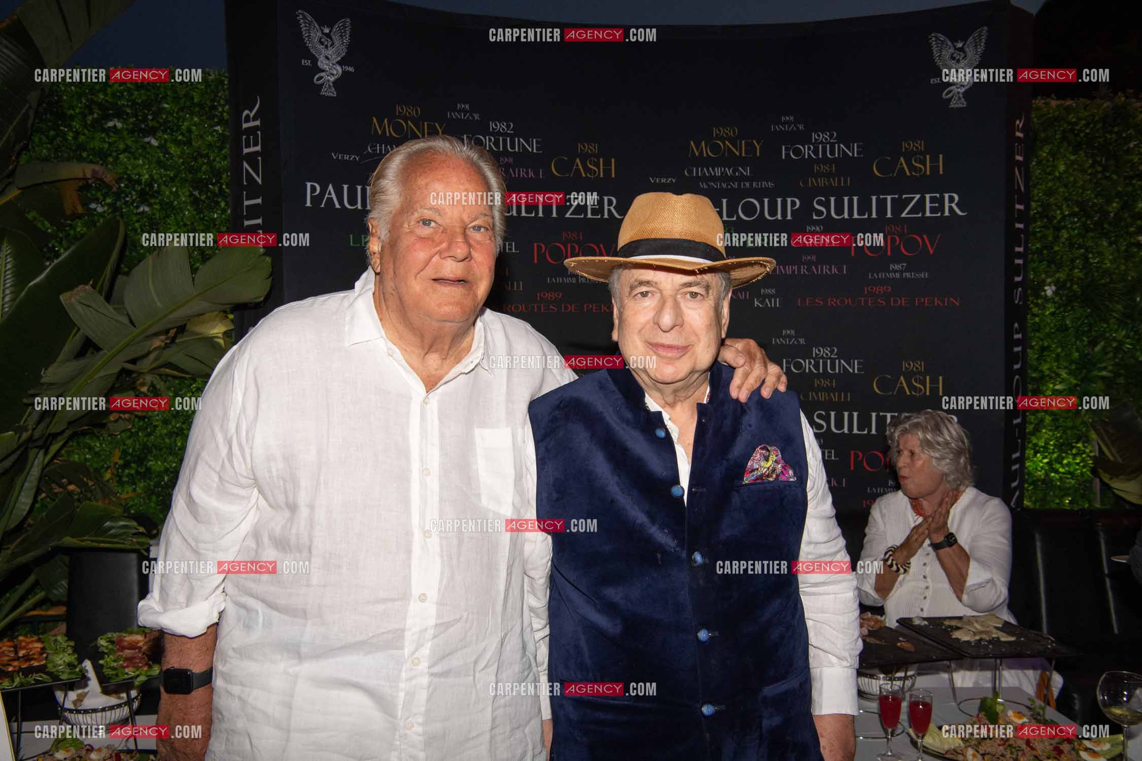 Paul-Loup Sulitzer fête ses 74 ans au VIP de St Tropez entouré de tous ses proches. Ici, avec son ami Massimo Gargia. ( Exclusif )