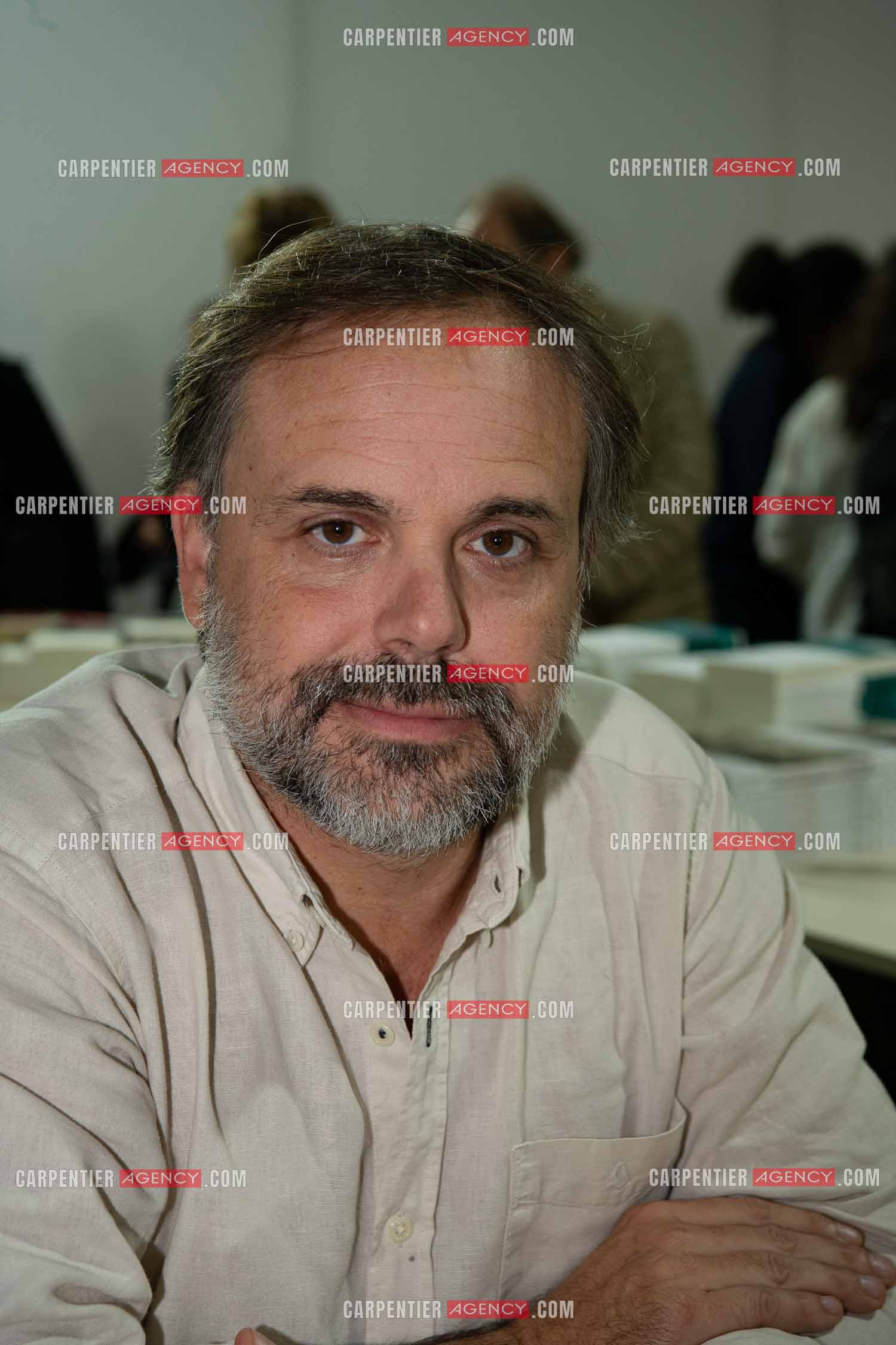 La fête du livre du Var les 17, 18 et 19 Novembre 2023 à Toulon. L'auteur Romain Sardou présente son roman “ JE T'AIME “ aux éditions XO.          ( Exclusif )