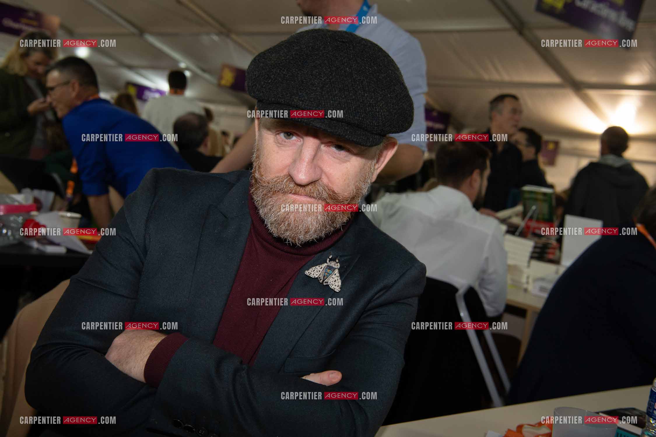 La fête du livre du Var les 17, 18 et 19 Novembre 2023 à Toulon. L'auteur Mathias Malzieu présente son livre “ L'EXTRAORDINARIUM “ aux éditions Le Livre de Poche.      ( Exclusif )