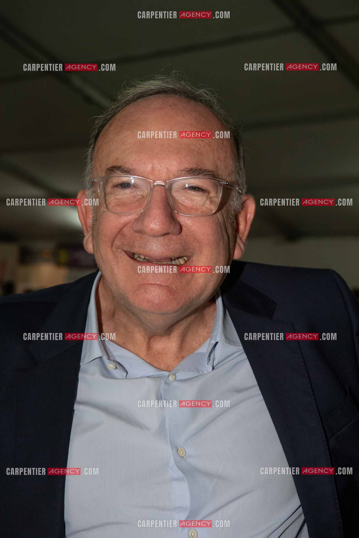 La fête du livre du Var les 17, 18 et 19 Novembre 2023 à Toulon. L'auteur Pierre Gattaz présente son livre “ ENTHOUSIASMEZ-VOUS “ aux éditions Du Rocher.      ( Exclusif )