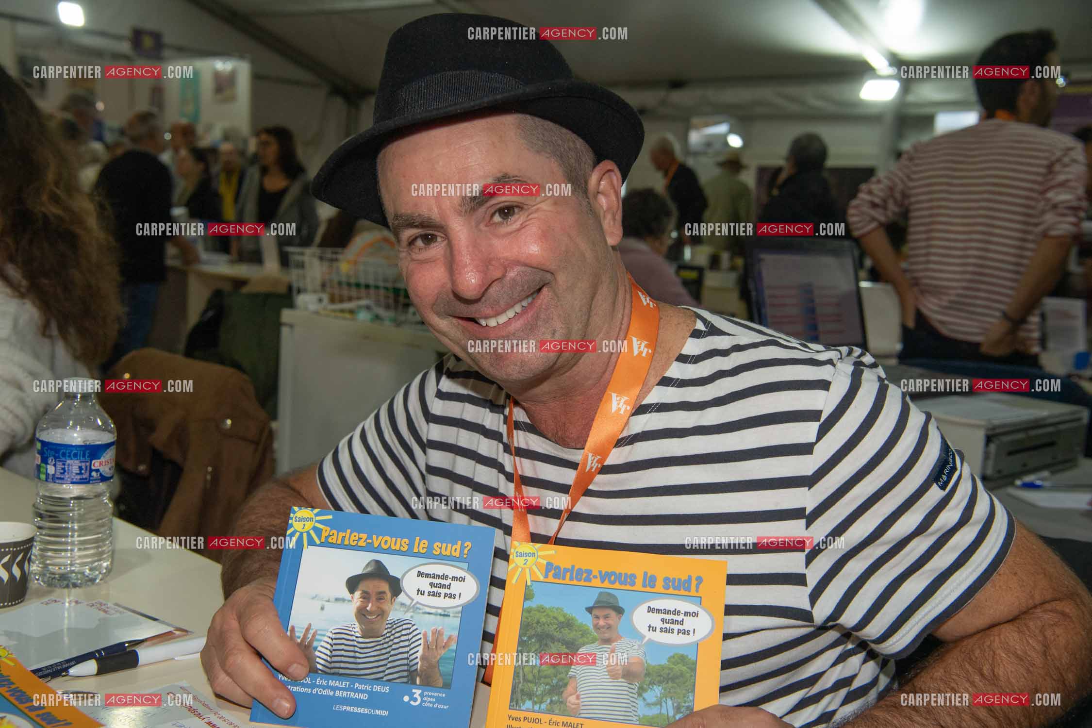 La fête du livre du Var les 17, 18 et 19 Novembre 2023 à Toulon. L'auteur Yves Pujol présente ses deux  livres “ PARLEZ-VOUS LE SUD ? Saison 1 et Saison 2 “ aux éditions Les Presses du Midi.      ( Exclusif )