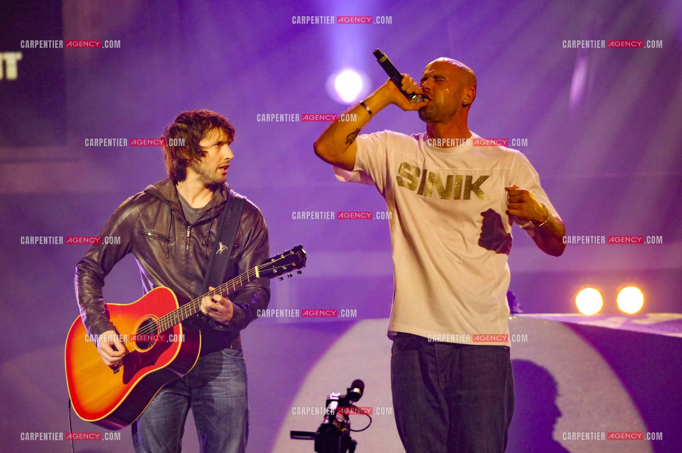 Le rappeur Sinik en concert au Zénith de Paris. Le rappeur Sinik et le chanteur anglais James Blunt  pour un duo.  ( Exclusif )