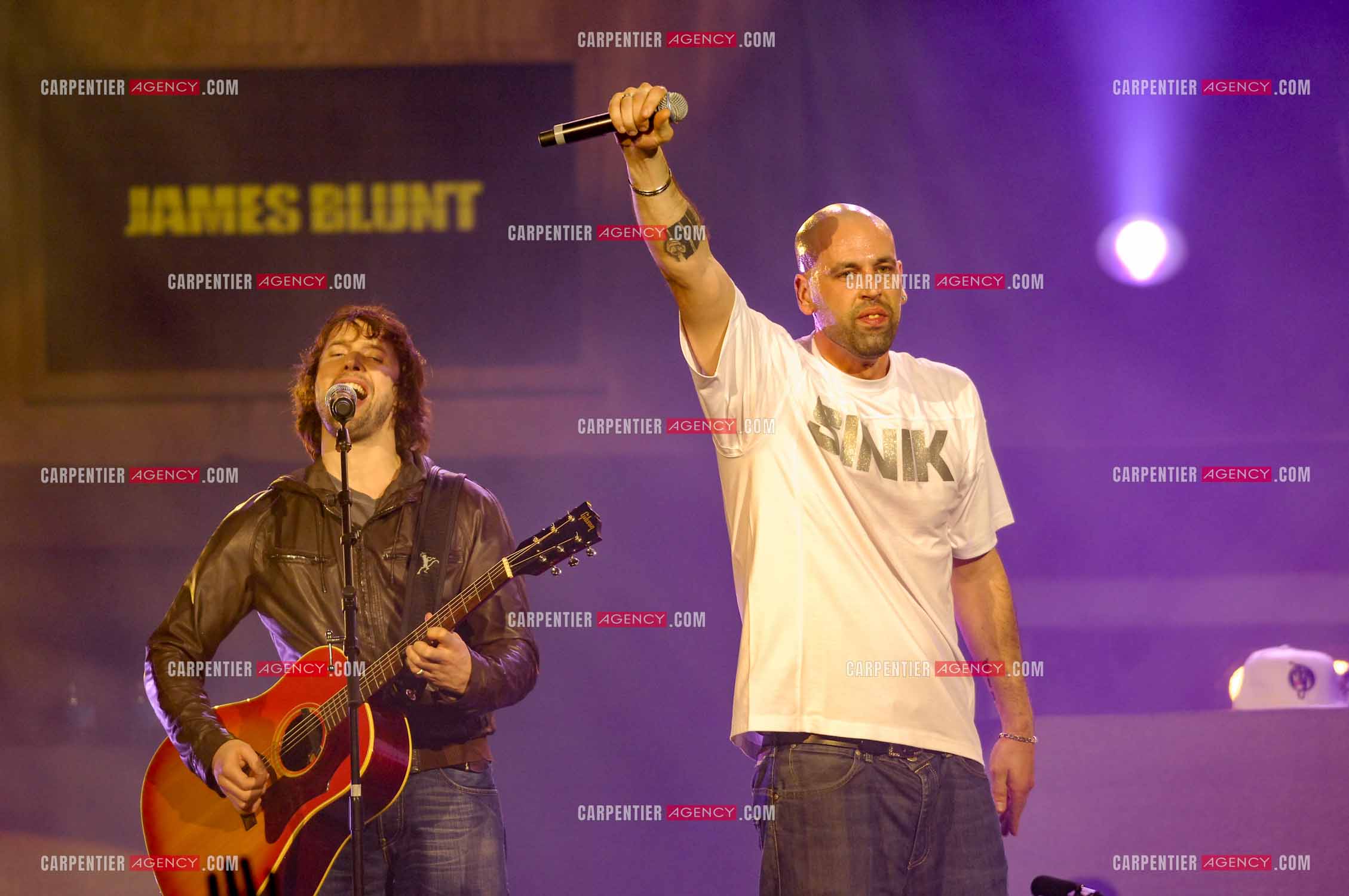 Le rappeur Sinik en concert au Zénith de Paris. Le rappeur Sinik et le chanteur anglais James Blunt  pour un duo.  ( Exclusif )
