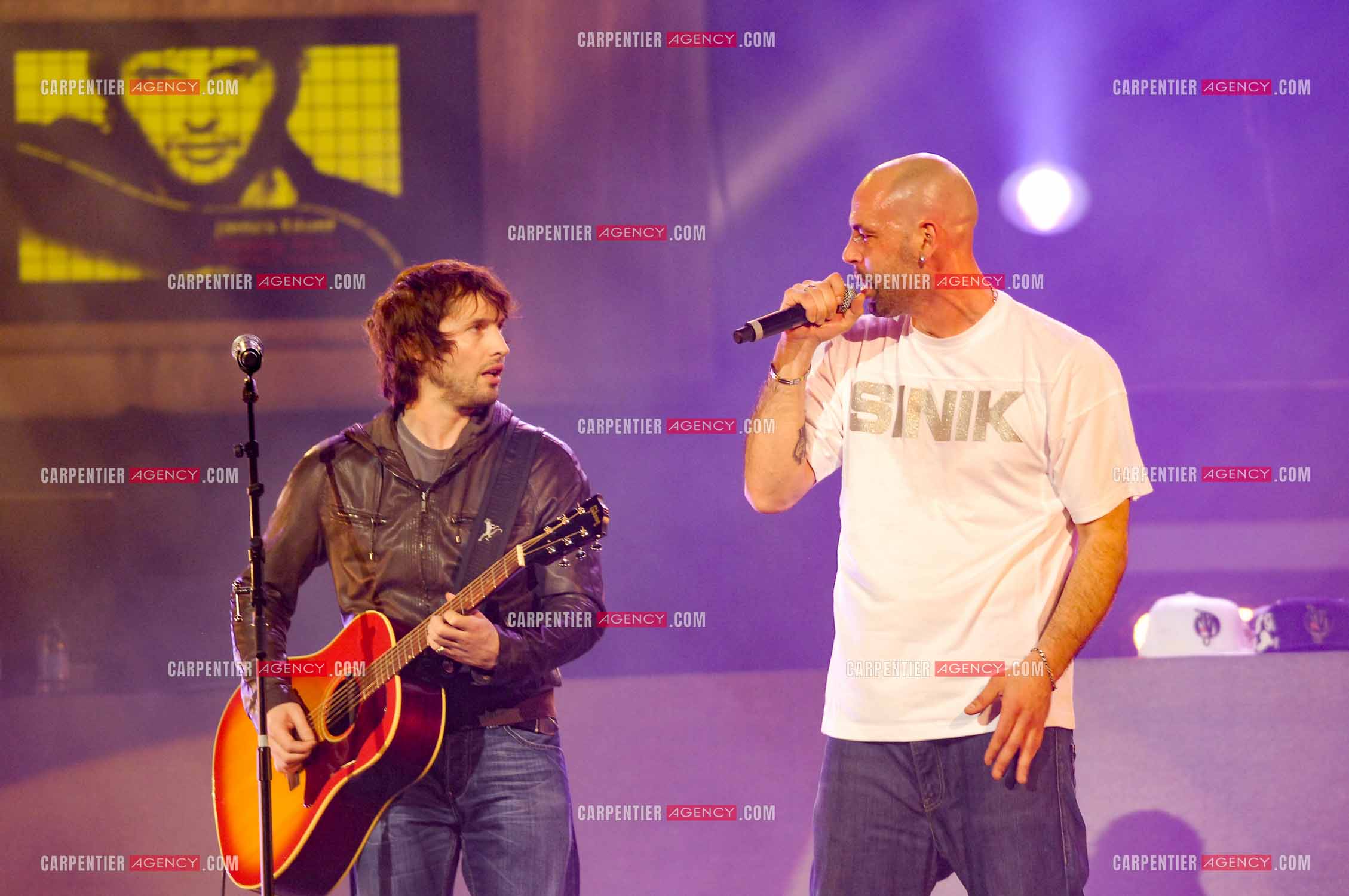 Le rappeur Sinik en concert au Zénith de Paris. Le rappeur Sinik et le chanteur anglais James Blunt  pour un duo.  ( Exclusif )