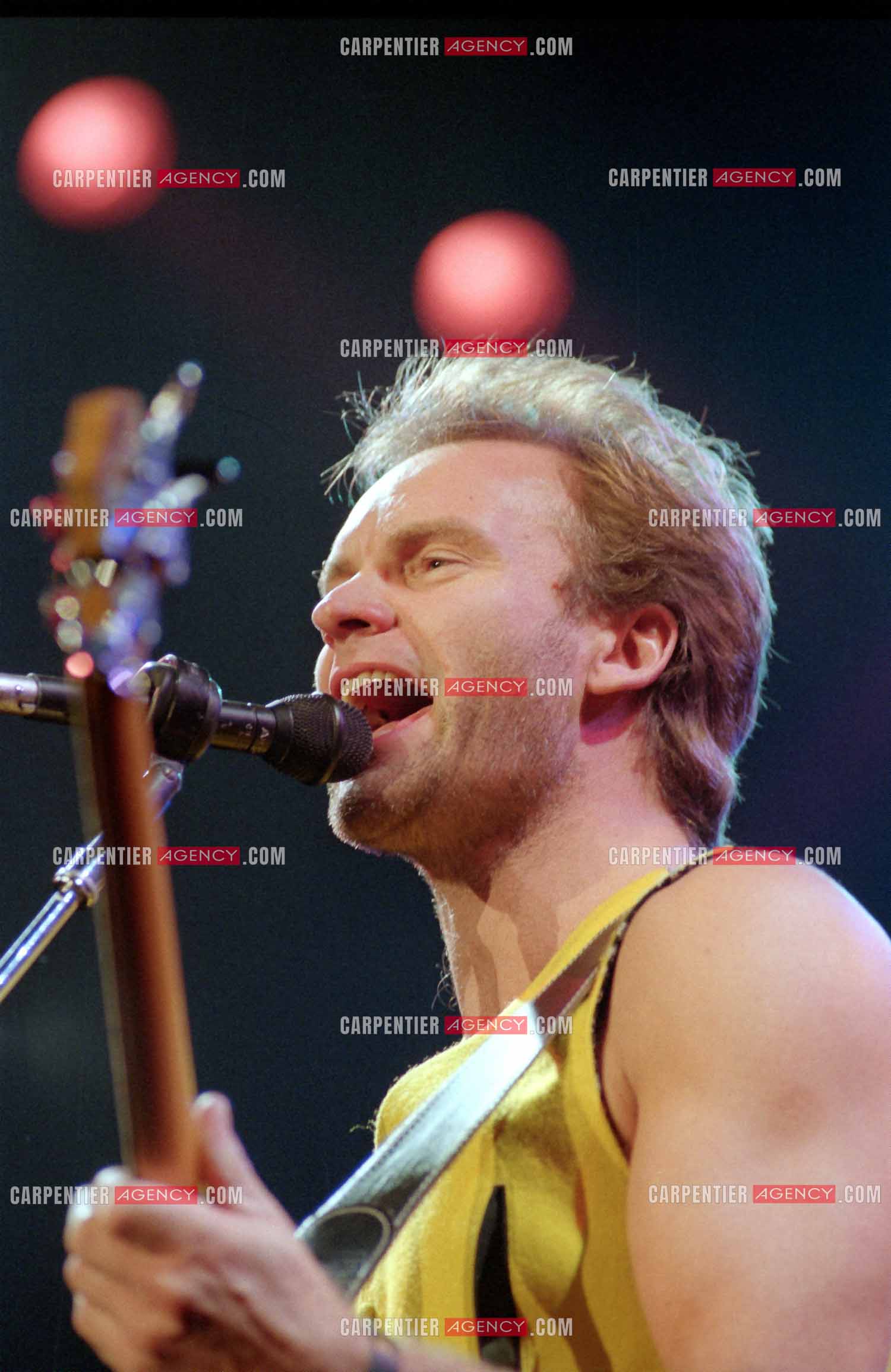 Le chanteur Sting en concert au Zénith de Paris.