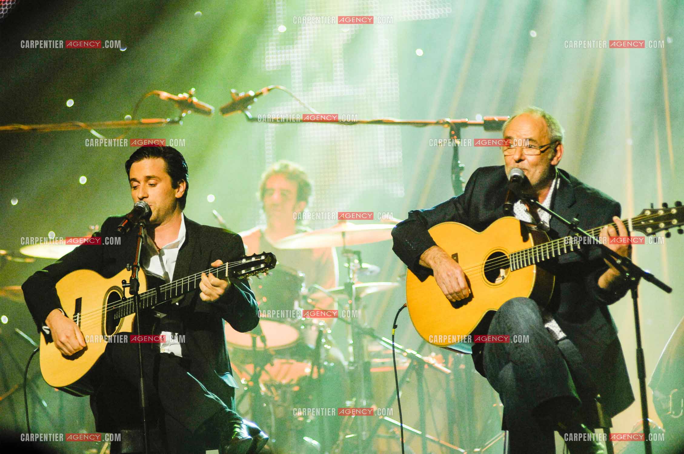 Les chanteurs Thomas Dutronc et Maxime Leforestier en duo au Zénith de Paris pour le concert “SOL EN“ au profit du SIDA.