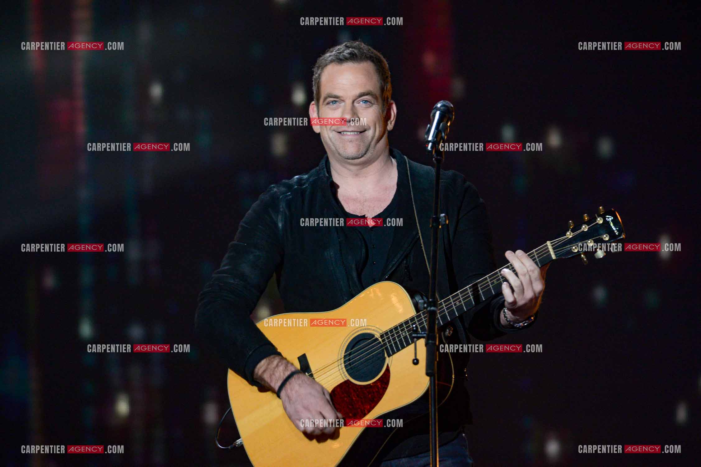 Le chanteur Garou coach dans l'émission The Voice saison 2.        ( Exclusif )