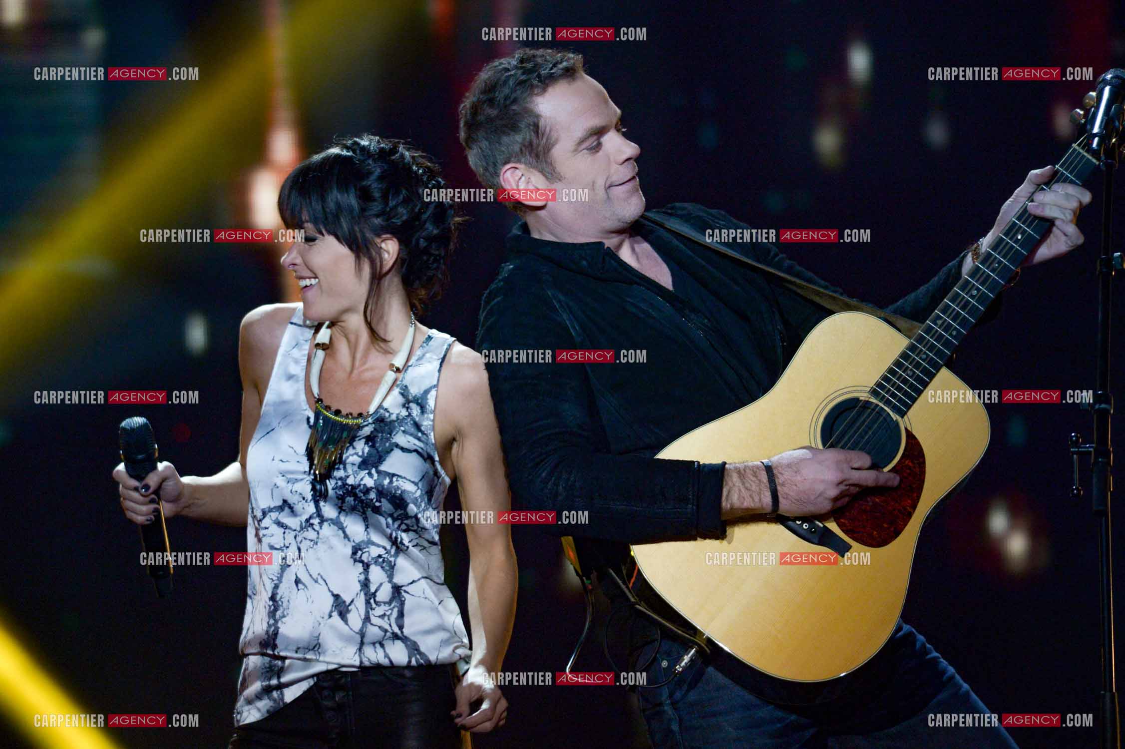 Les deux coachs Jenifer et Garou  sur le plateau de l'émission THE VOICE. ( Exclusif )
