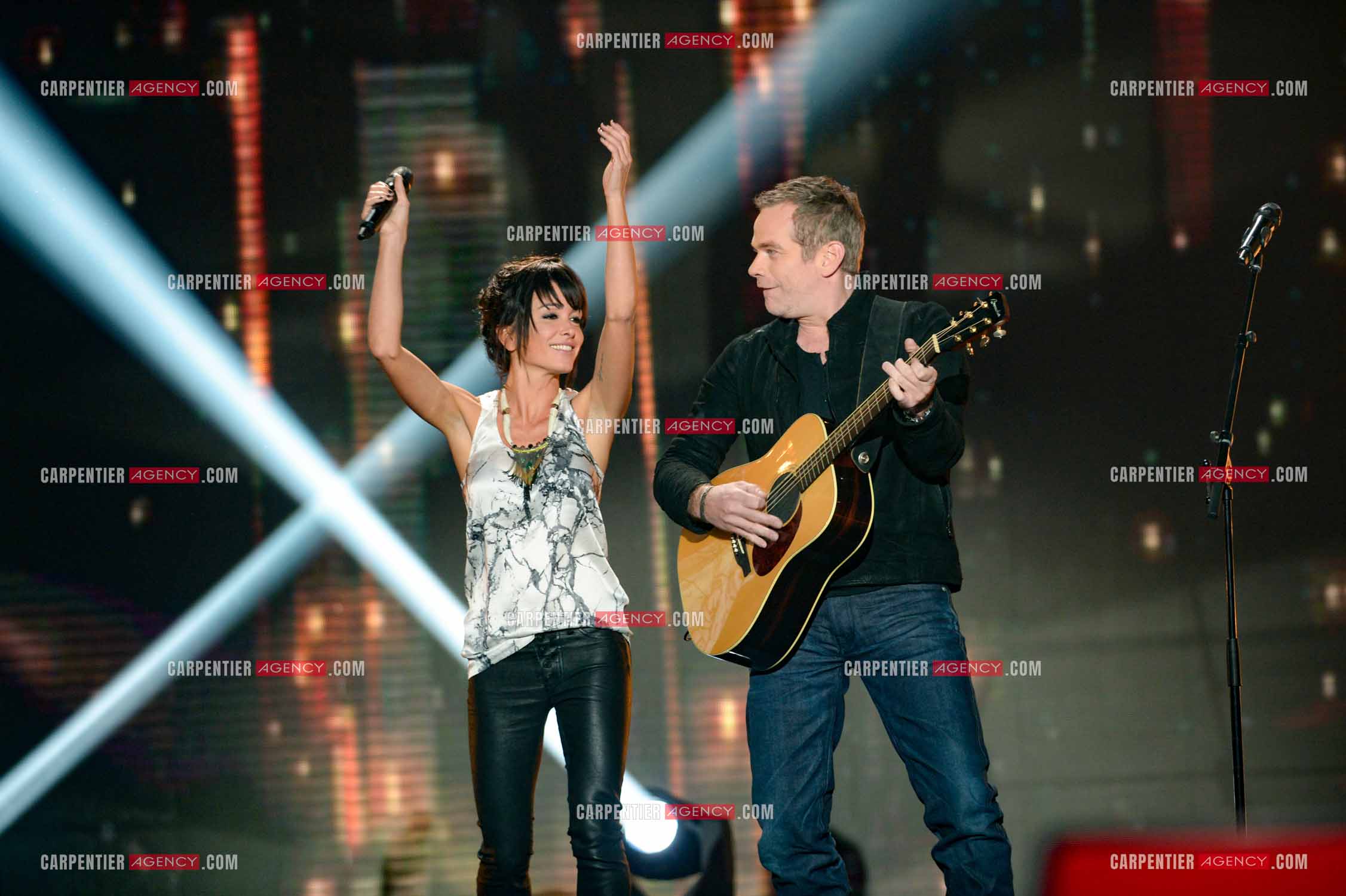 Les deux coachs Jenifer et Garou  sur le plateau de l'émission THE VOICE. ( Exclusif )