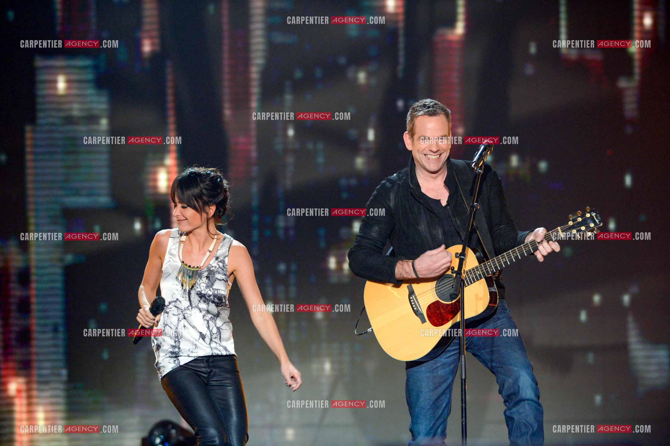 Les deux coachs Jenifer et Garou  sur le plateau de l'émission THE VOICE. ( Exclusif )