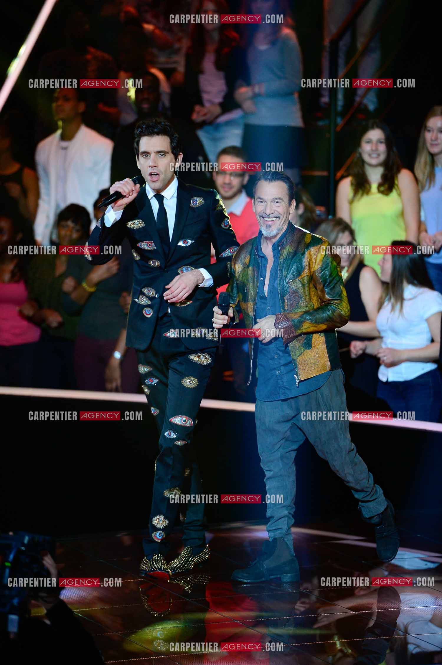 Saison 5 de l'émission The Voice en 2016.  Les deux  coachs Mika et Florent Pagny.          ( Exclusif )