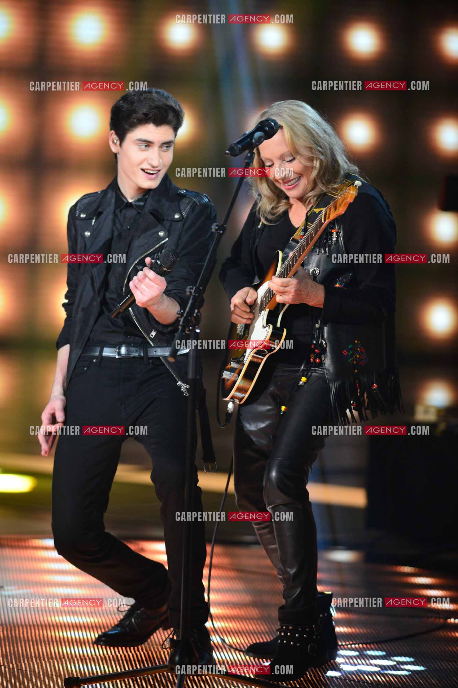 Saison 4 de l'émission The Voice en 2015. Duo entre le finaliste David Thibault et Véronique Sanson.         ( Exclusif )