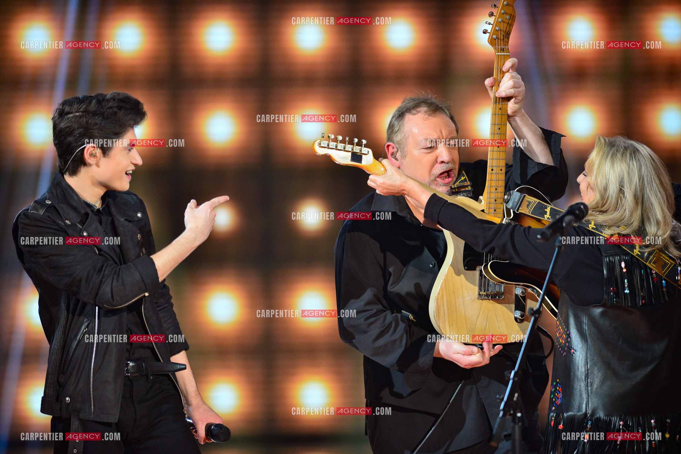 Saison 4 de l'émission The Voice en 2015. Duo entre le finaliste David Thibault et Véronique Sanson et accompagnés par le guitariste Basile Leroux.         ( Exclusif )