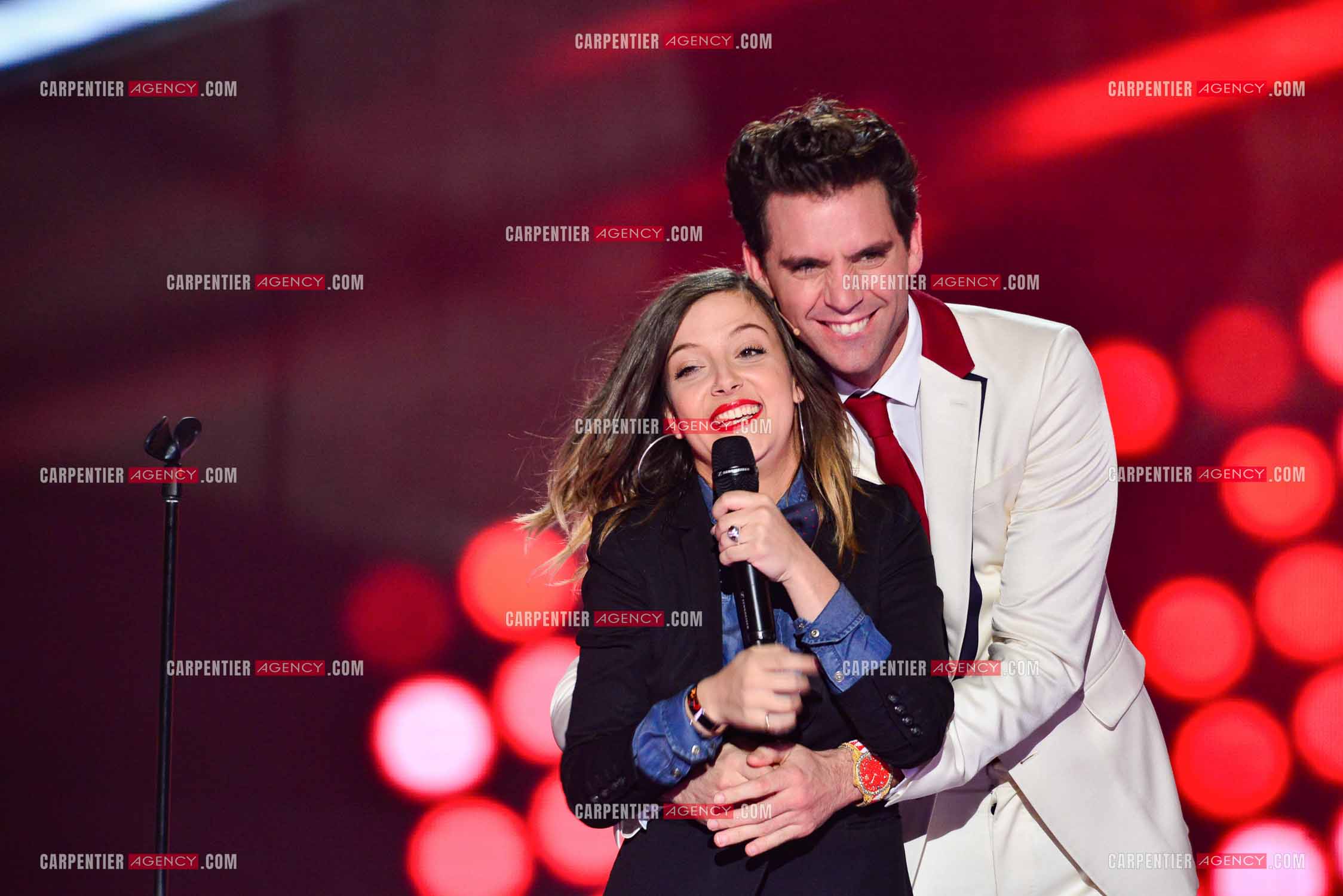 Saison 3 de l'émission The Voice. La candidate Camille Lellouche et son coach Mika.           ( Exclusif )