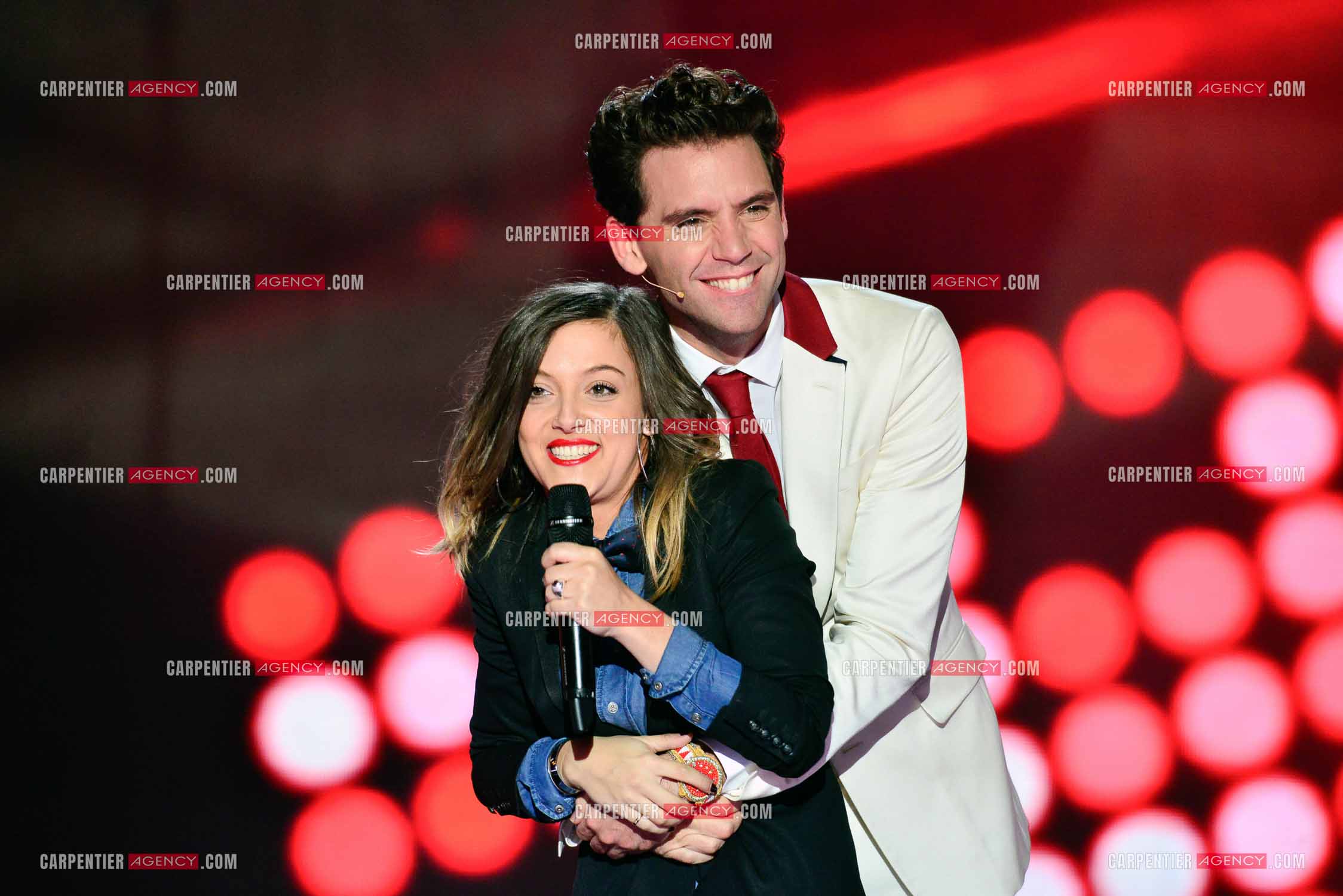 Saison 3 de l'émission The Voice. La candidate Camille Lellouche et son coach Mika.           ( Exclusif )
