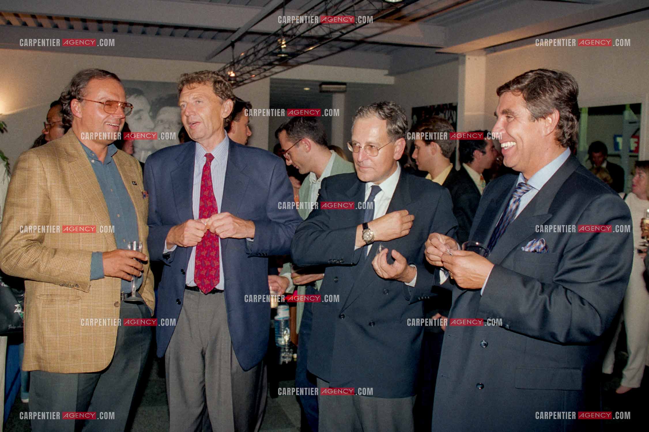 Émission “ Sacrée Soirée “, discussion de production dans les loges entre Gérard Louvin, Étienne Mougeotte, Patrick Le Lay, et Jean-Pierre Foucault. ( Exclusif )