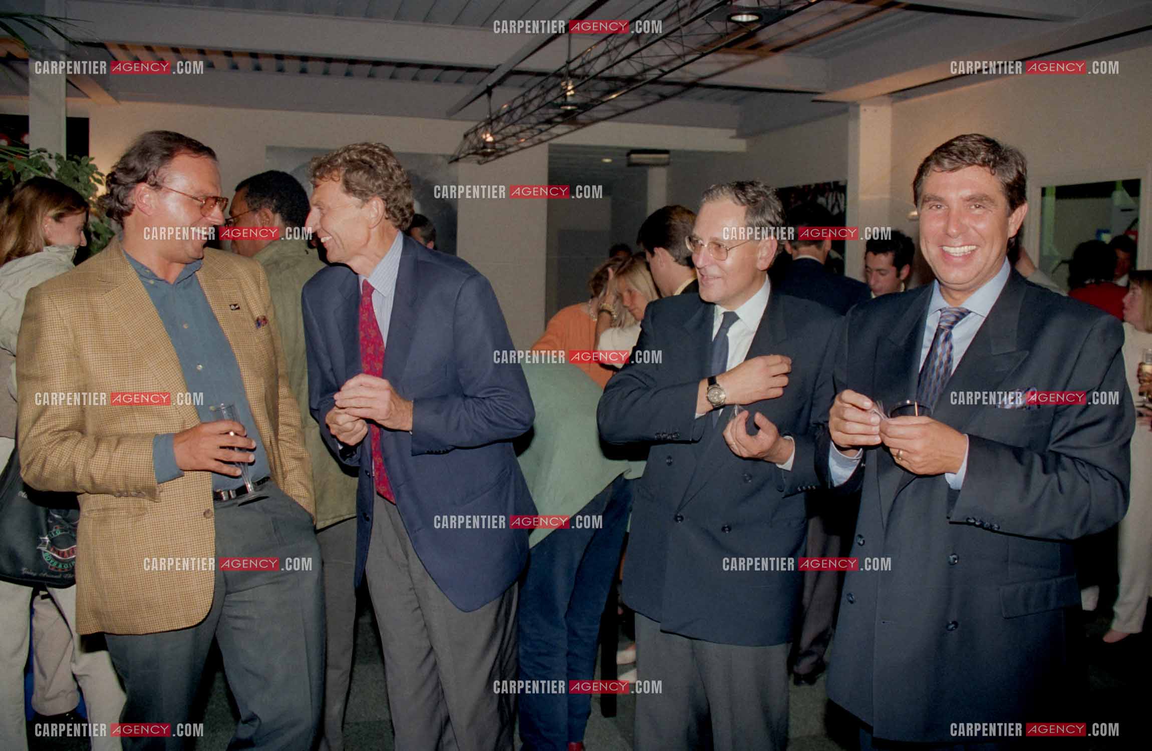 Émission “ Sacrée Soirée “, discussion de production dans les loges entre Gérard Louvin, Étienne Mougeotte, Patrick Le Lay, et Jean-Pierre Foucault. ( Exclusif )