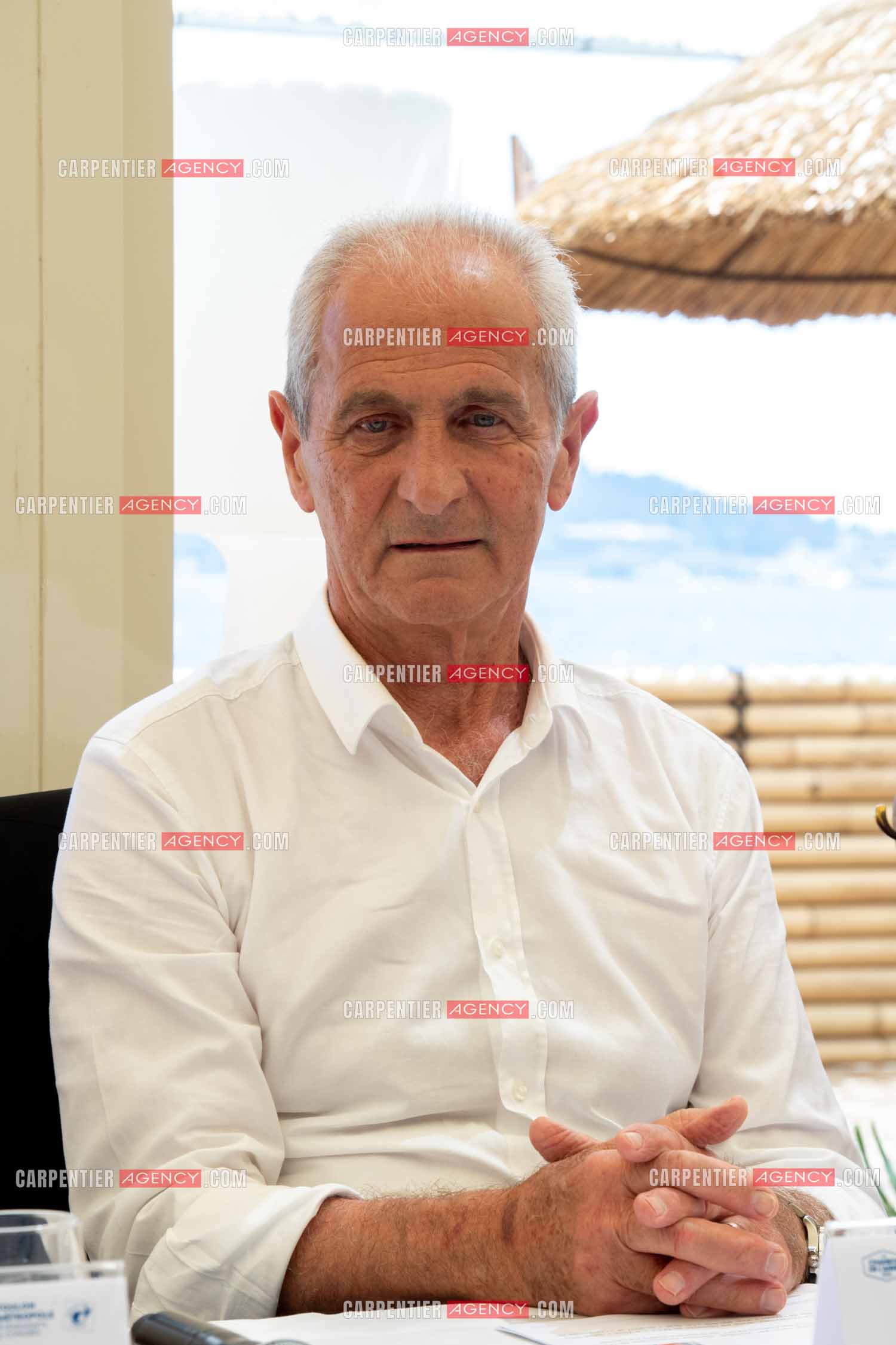 Le Maire de Toulon Hubert Falco reçoit TF1 sur la plage des Morillons pour l'émission “ LA CHANSON DE L'ANNÉE ".