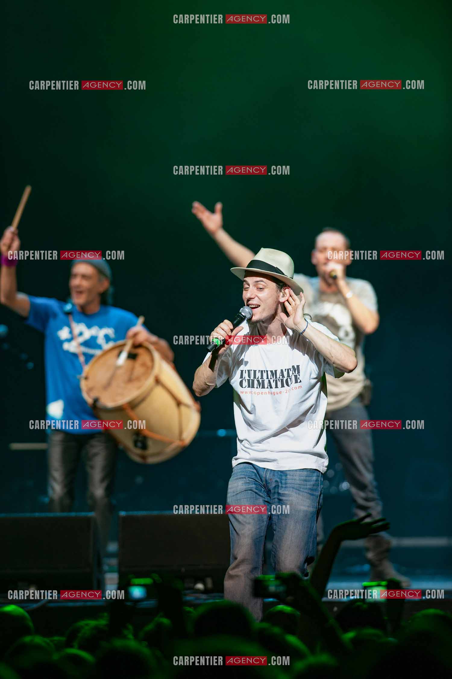 Grand concert au Zénith de Paris “ ULTIMATUM PLANETE ZÉNITH “ le 22 Nov 2009. Le groupe Tryo composé de:                                Cyril Célestin dit Guizmo,Christophe Mali, Daniel Bravo dit Danielito, Emmanuel Eveno dit Manu                        ( Exclusif )